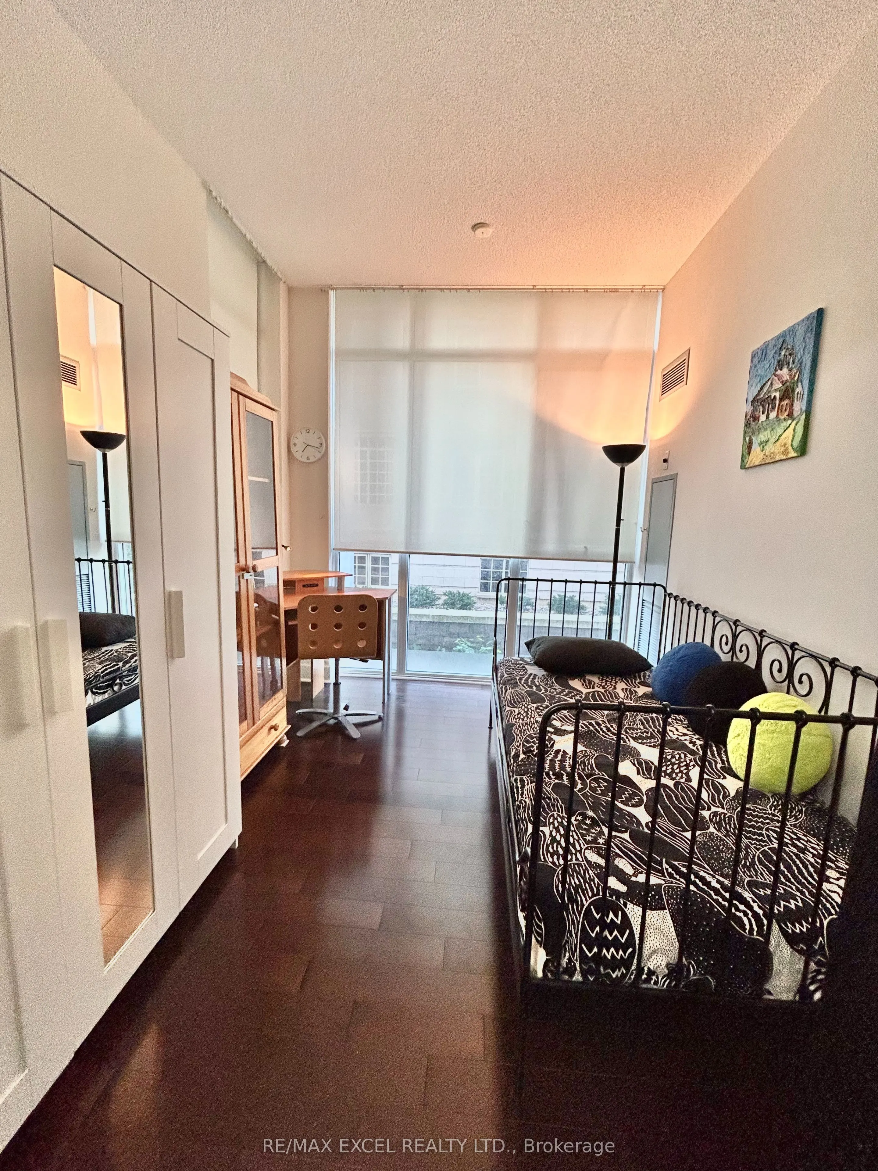 1 Upper Duke Crescent, #110