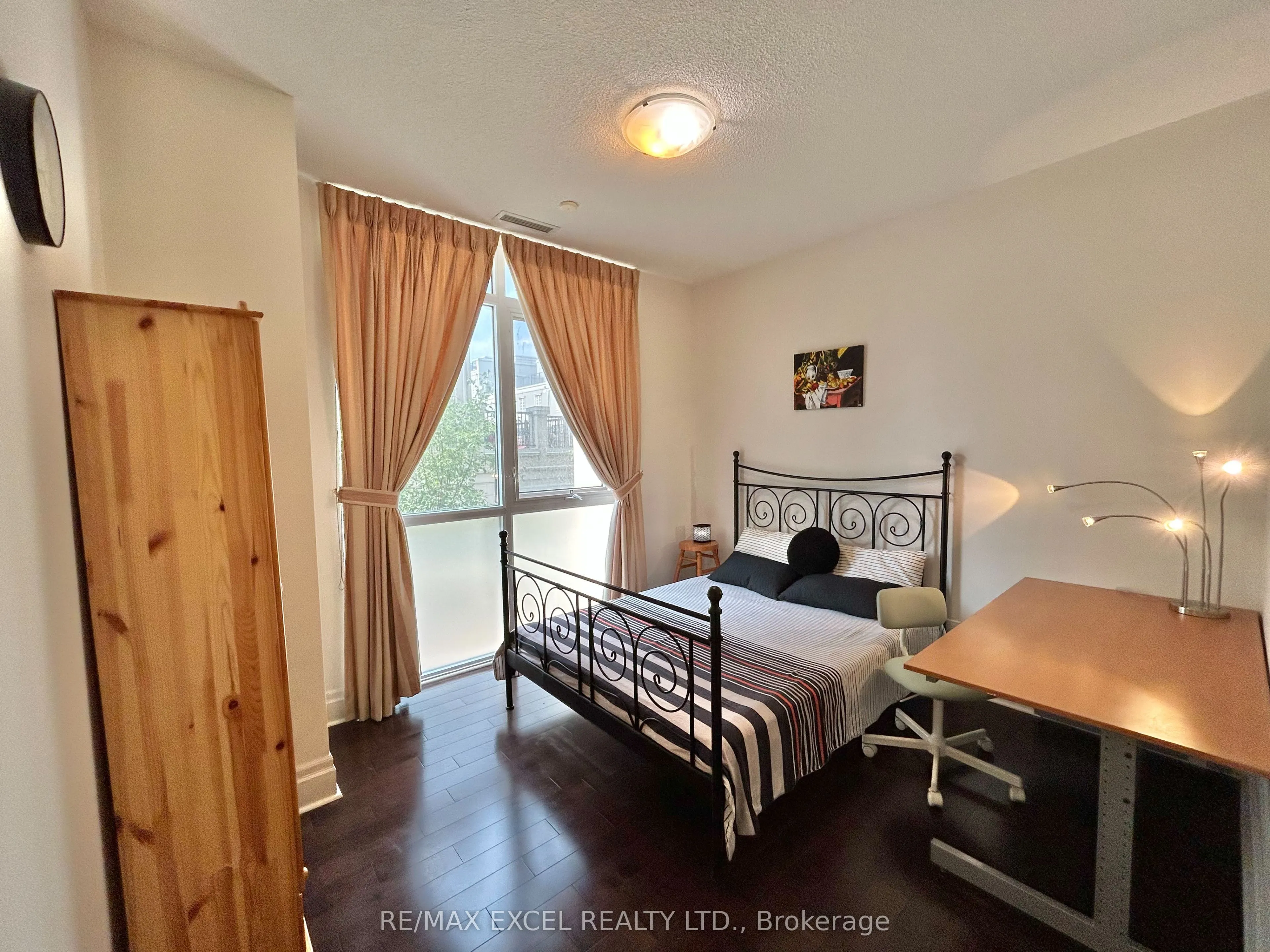 1 Upper Duke Crescent, #110