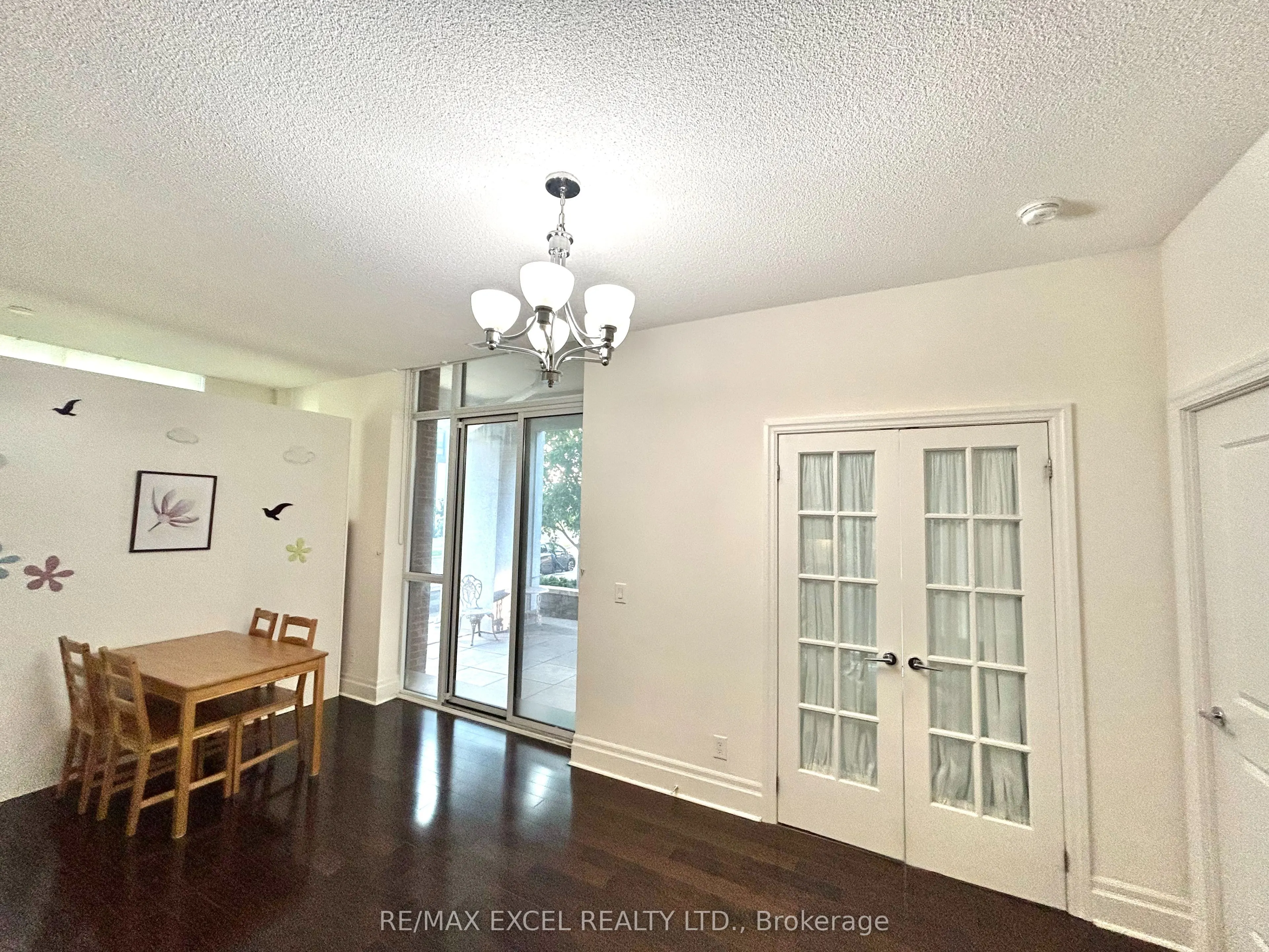 1 Upper Duke Crescent, #110