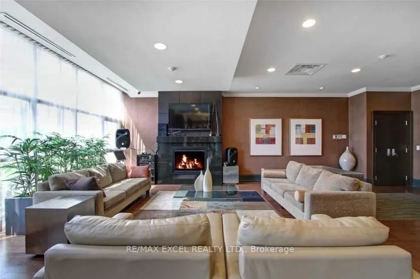 1 Upper Duke Crescent, #110