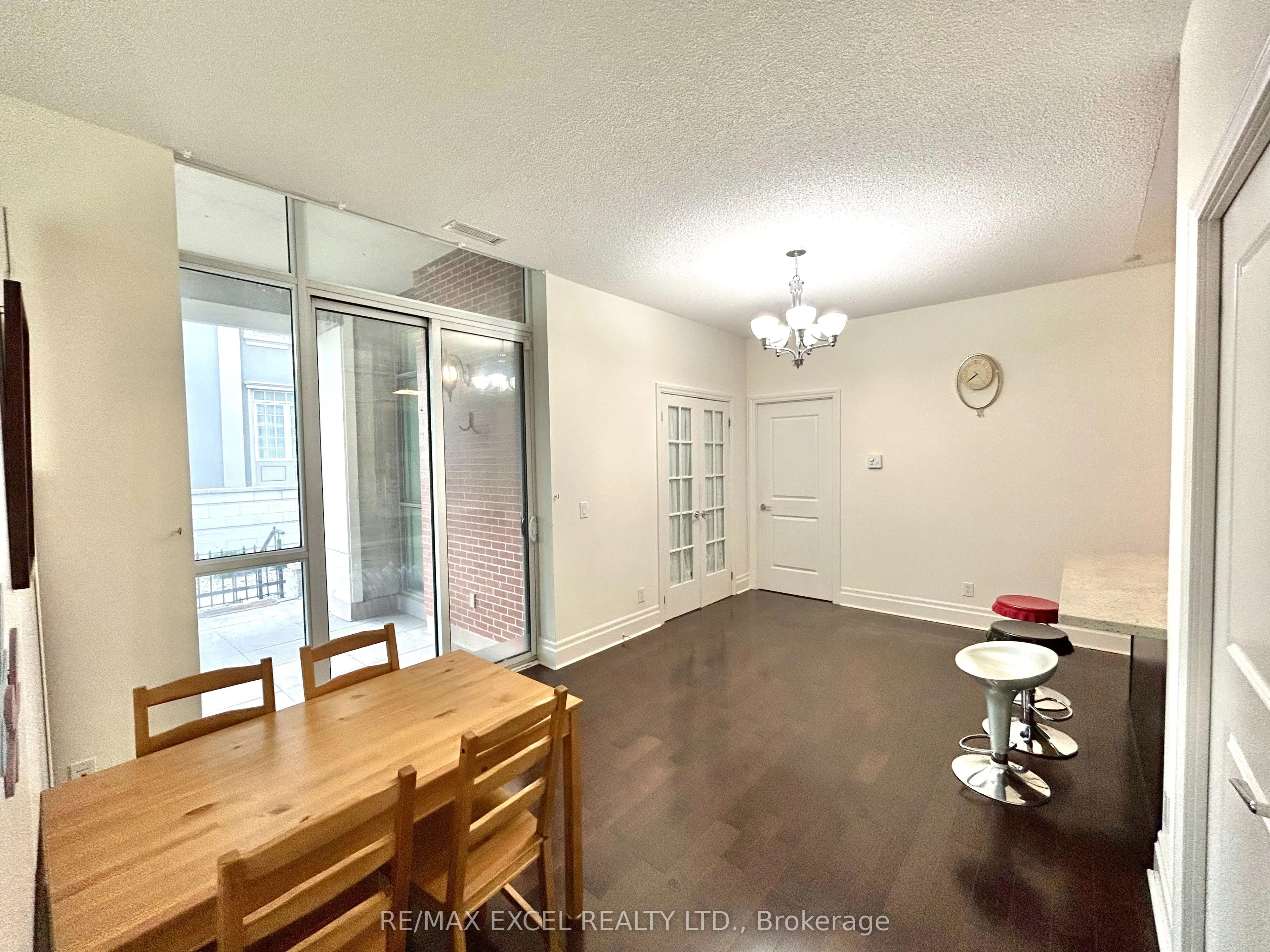 1 Upper Duke Crescent, #110