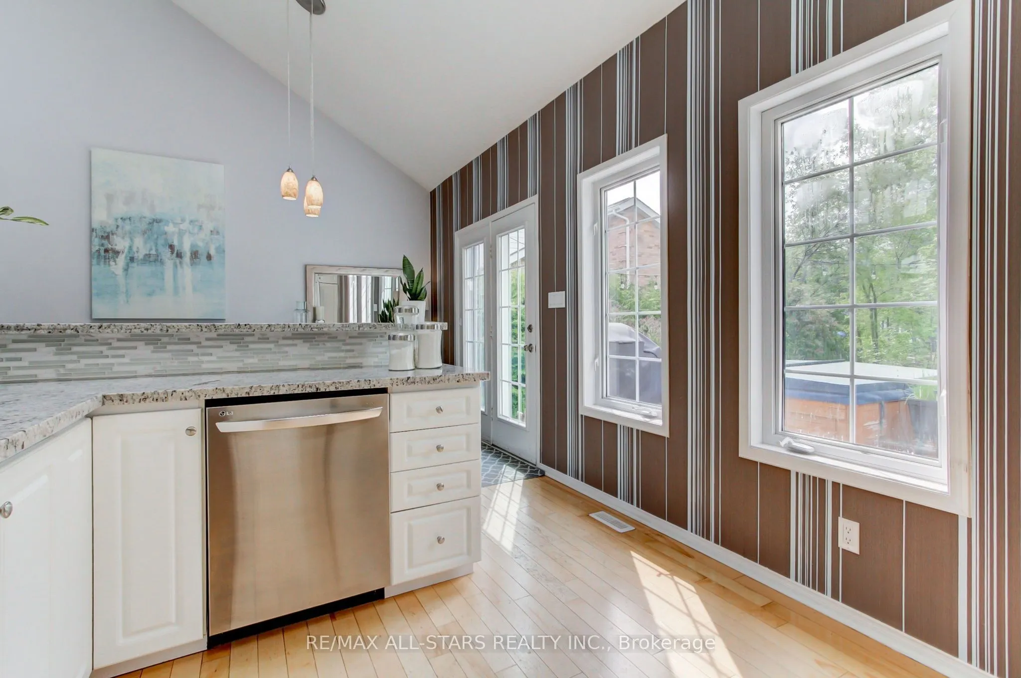 1903 Metro Road N
