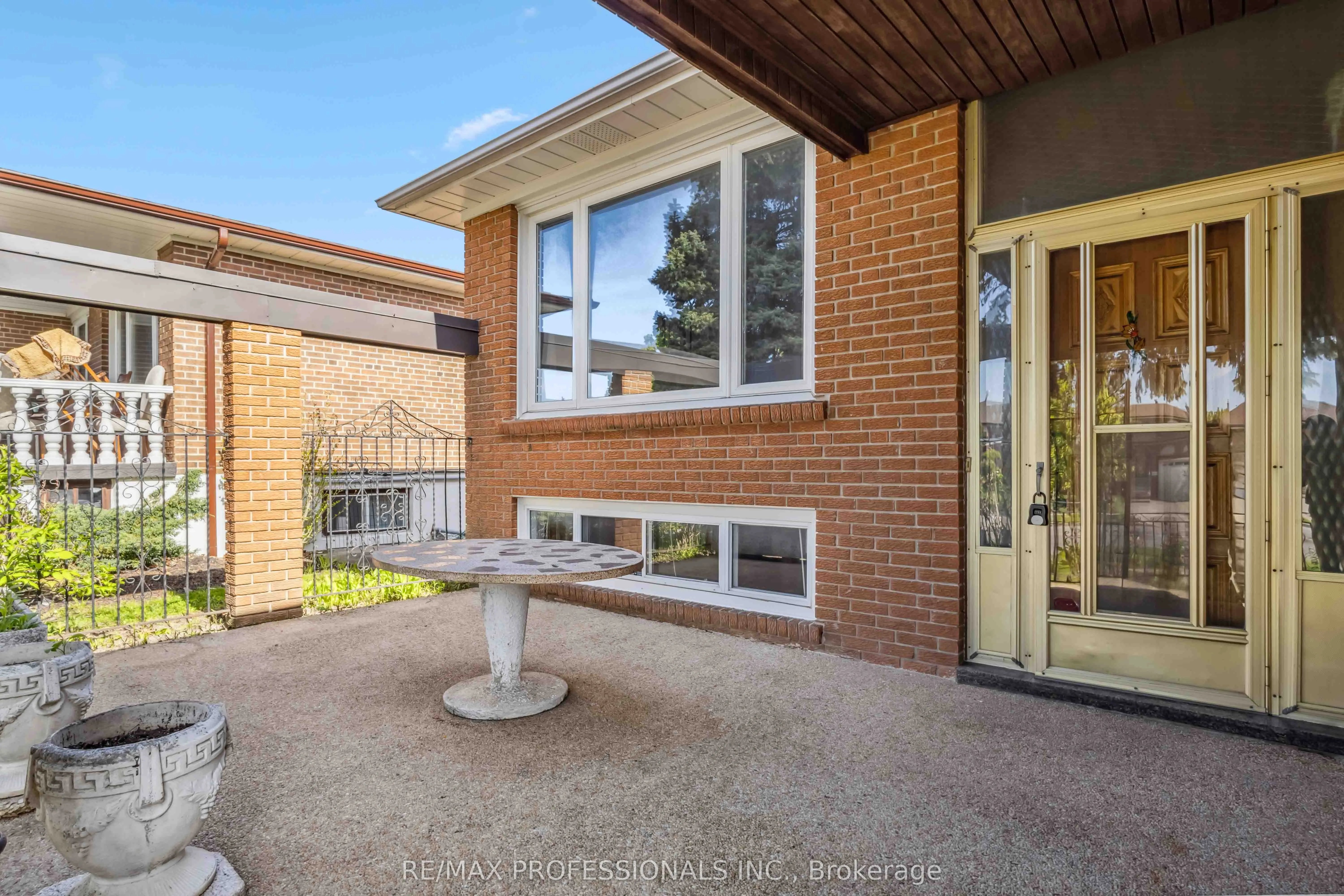 525 Woodbridge Avenue