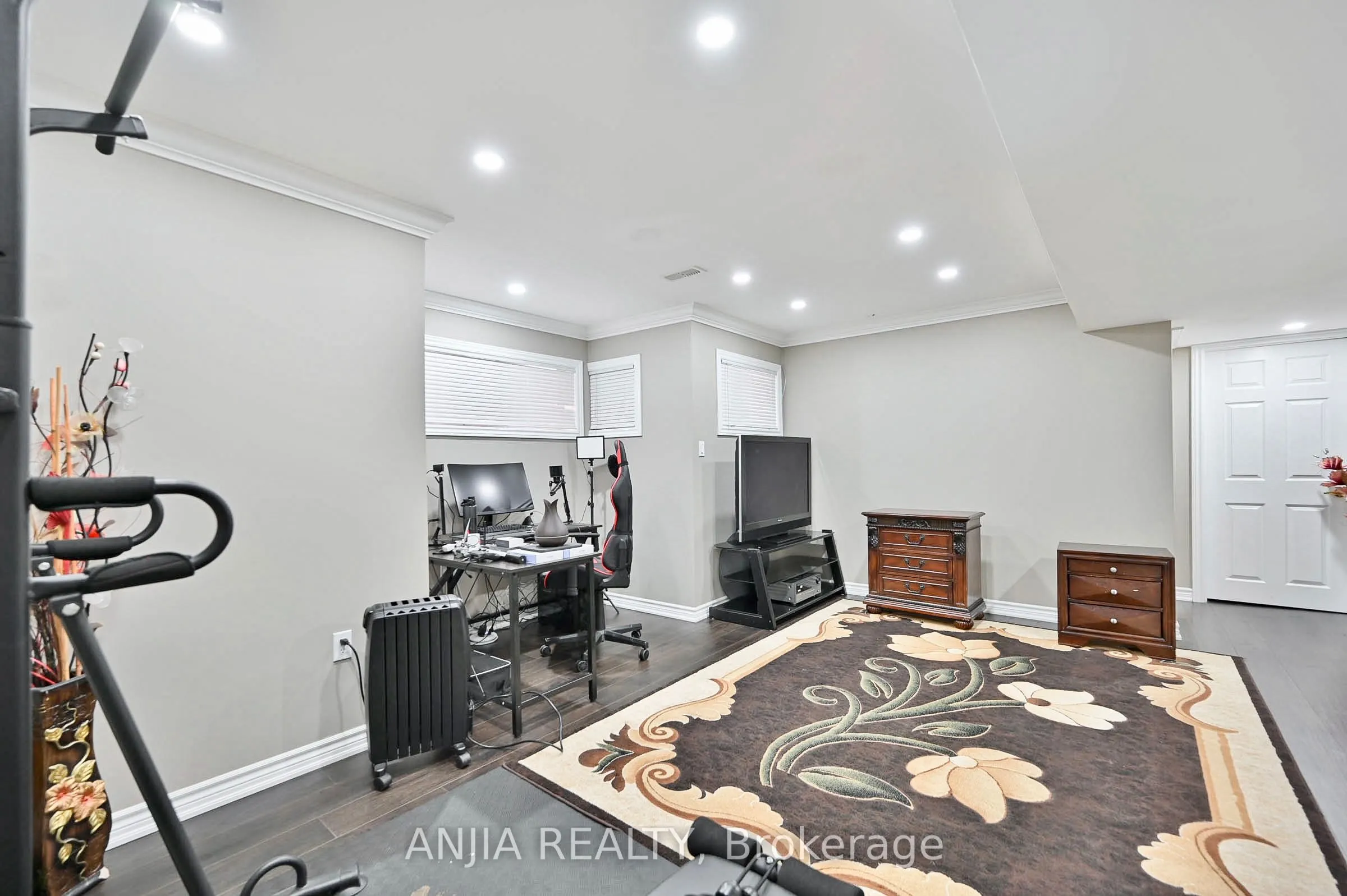 42 Grayleaf Drive