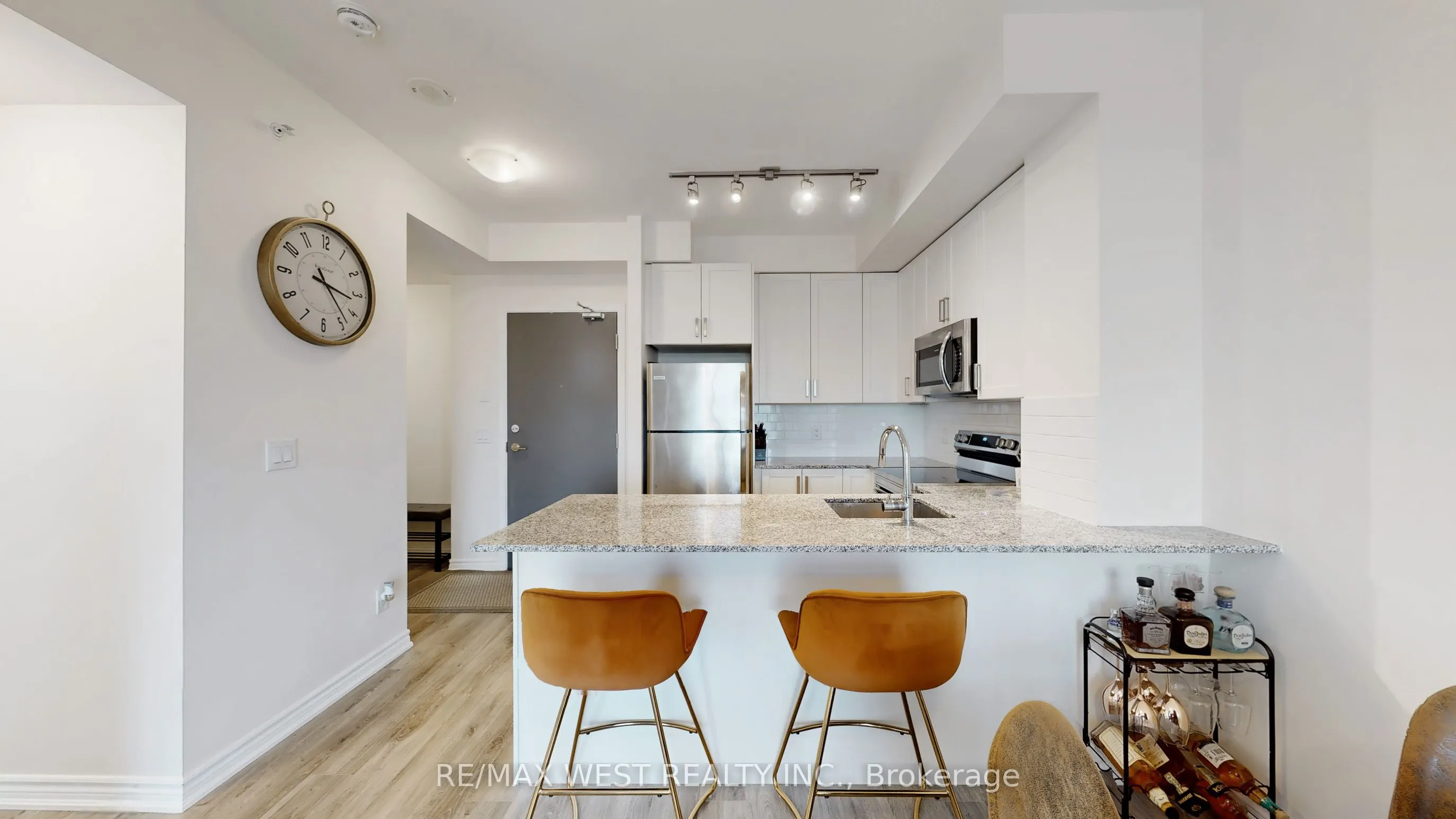 11611 Yonge Street, #718