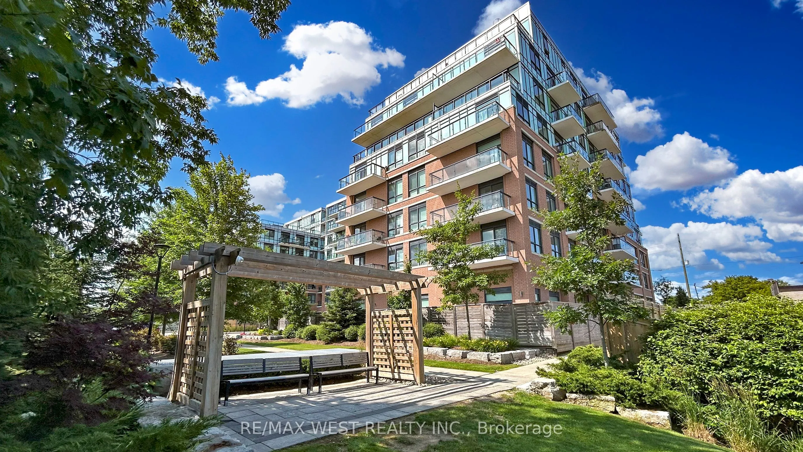 11611 Yonge Street, #718