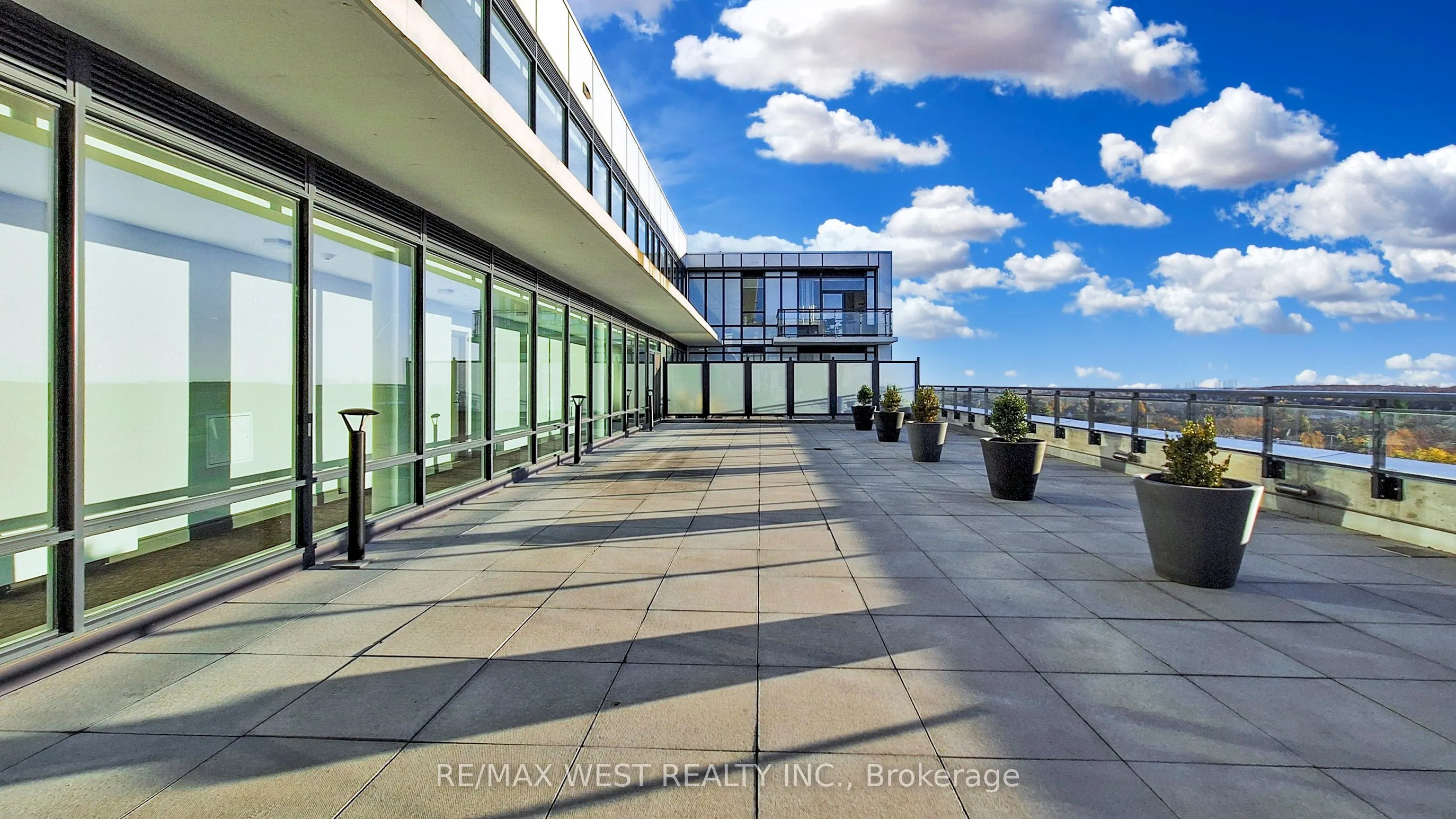 11611 Yonge Street, #718