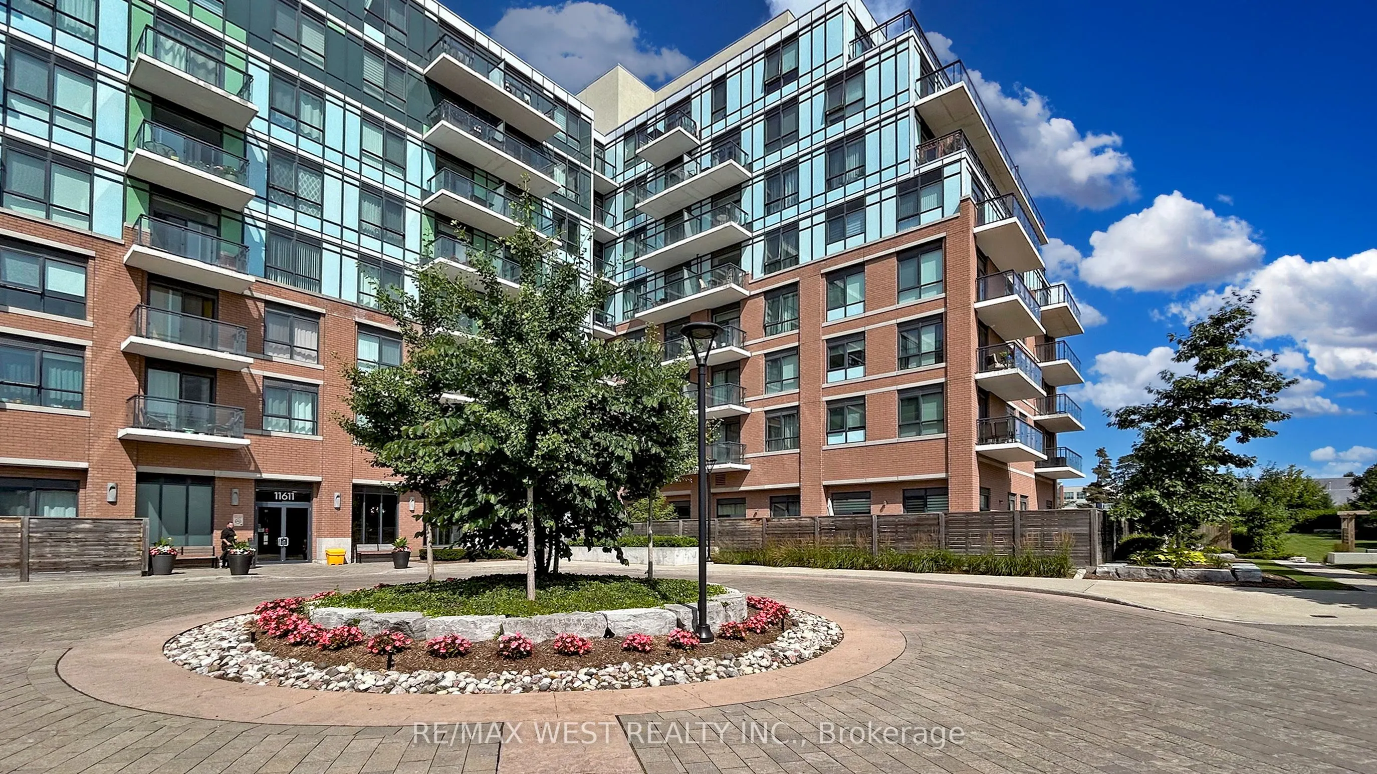 11611 Yonge Street, #718