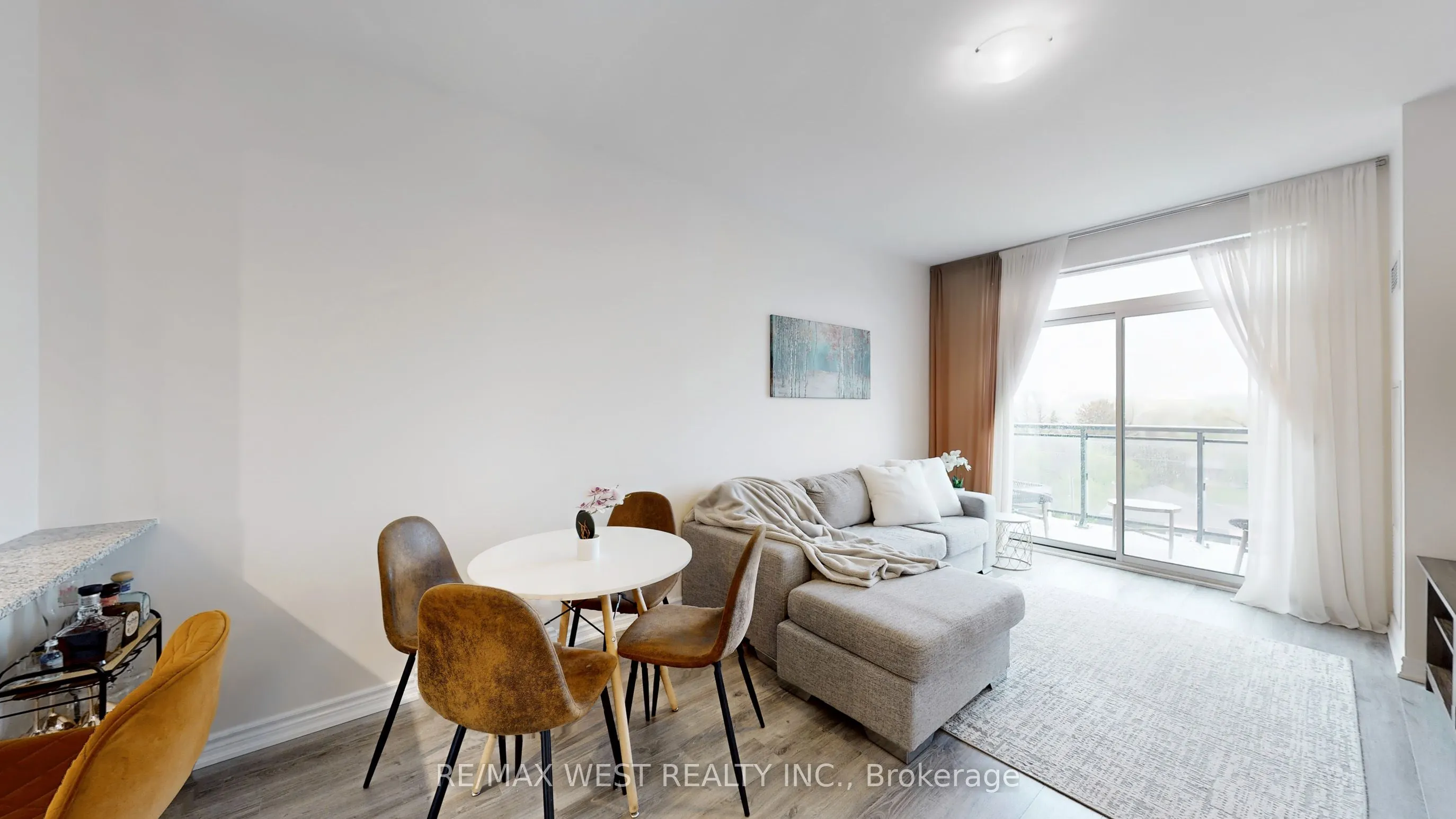 11611 Yonge Street, #718