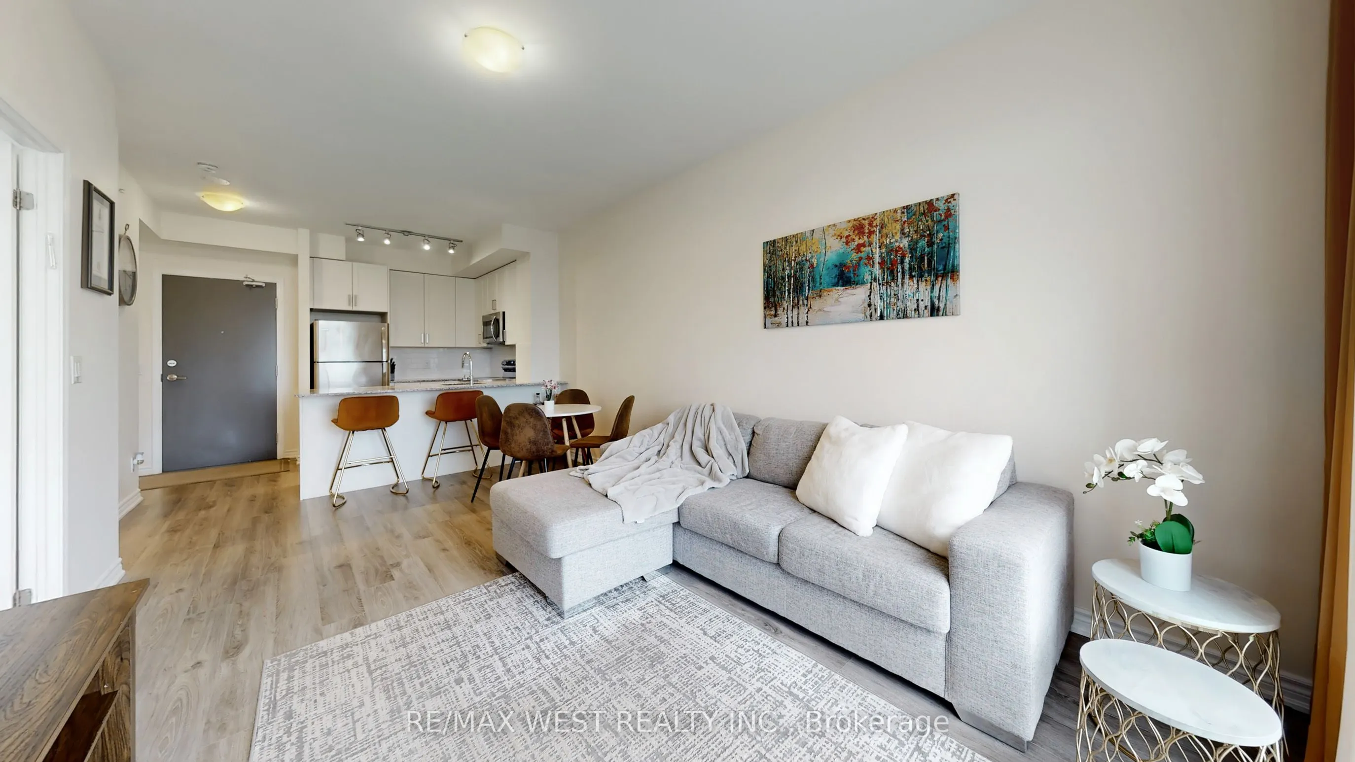 11611 Yonge Street, #718