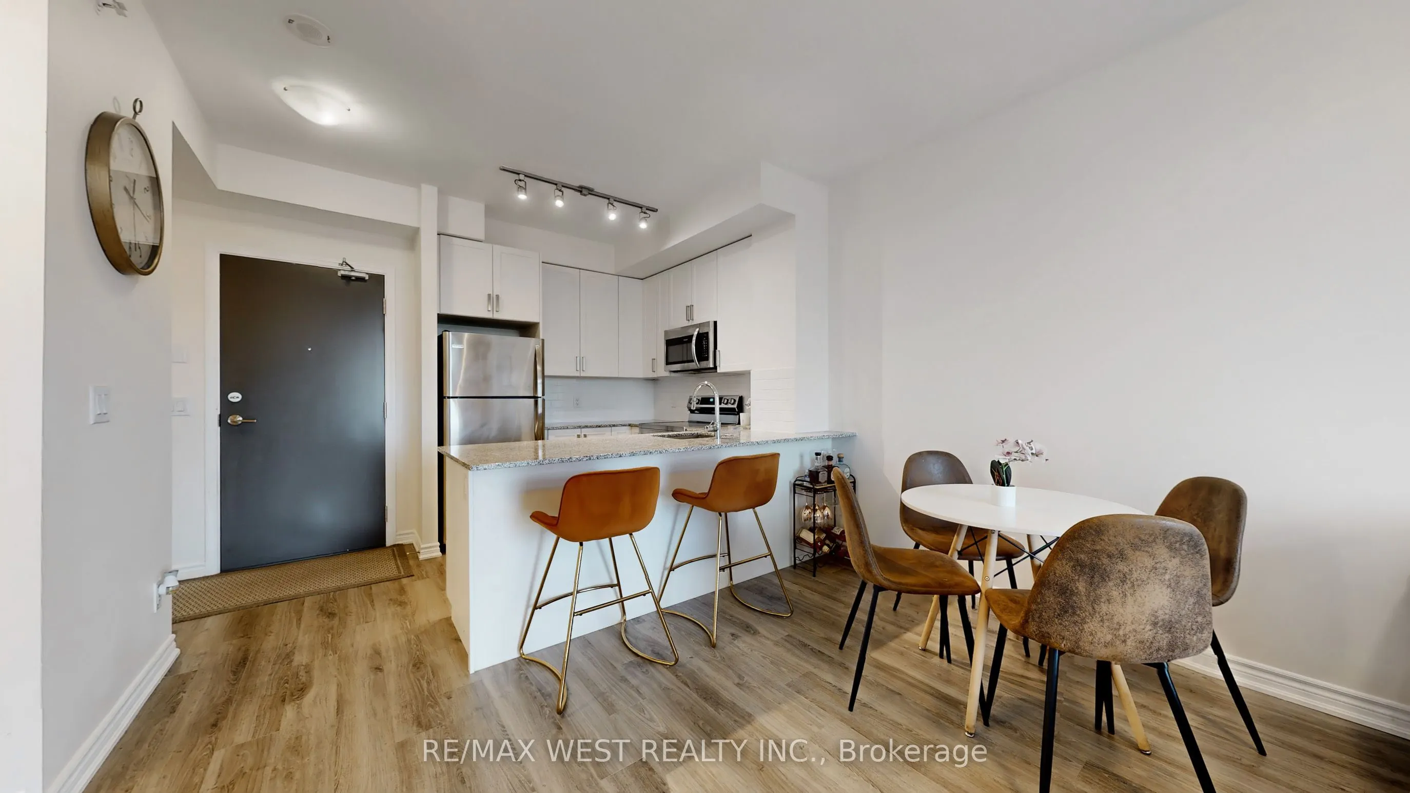 11611 Yonge Street, #718