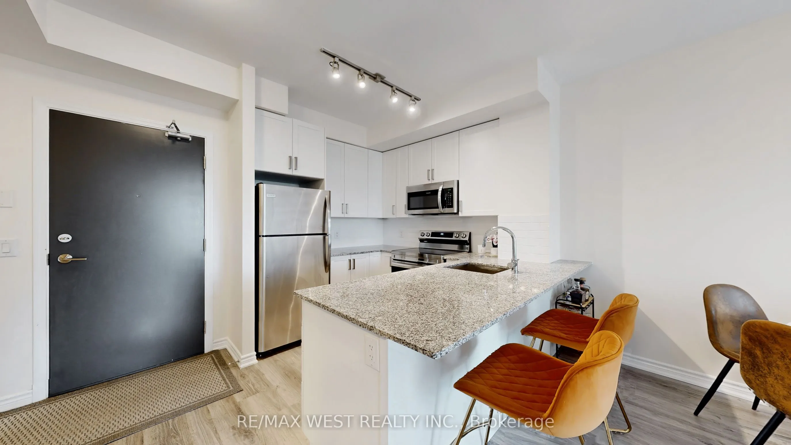 11611 Yonge Street, #718
