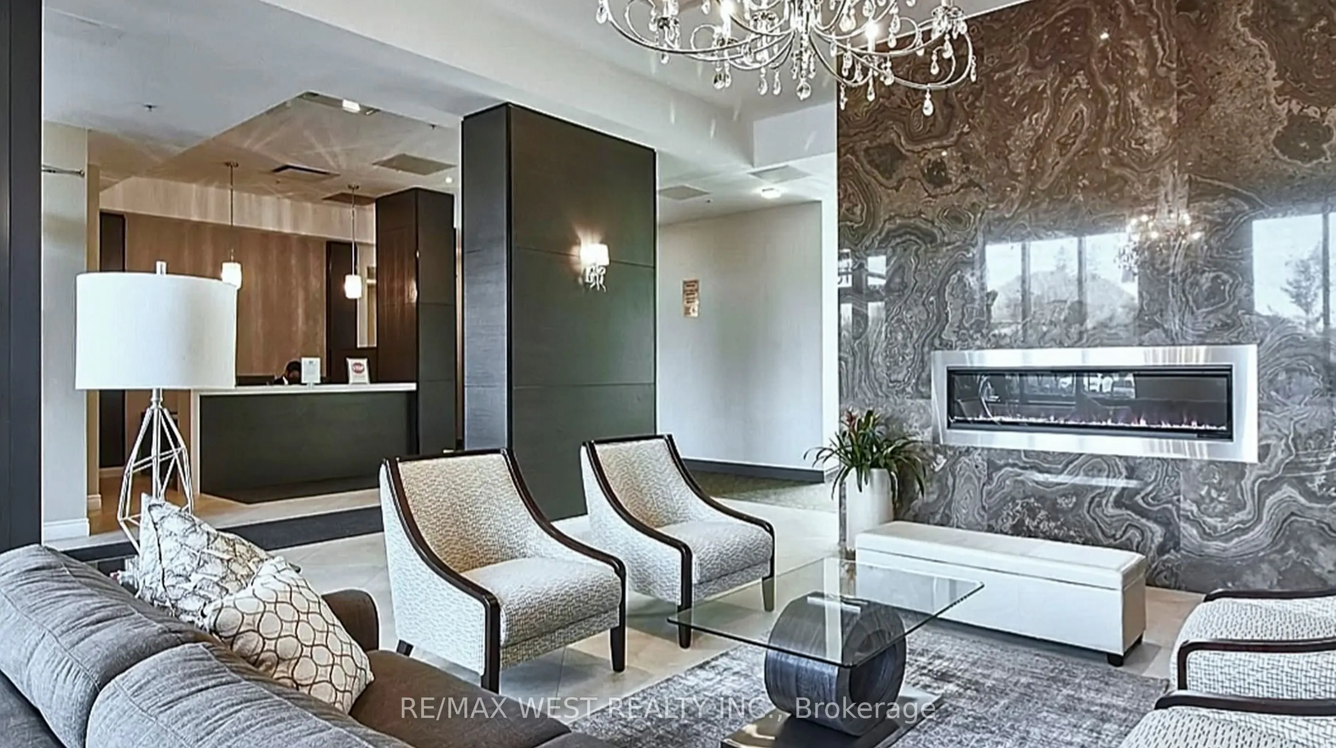 11611 Yonge Street, #718