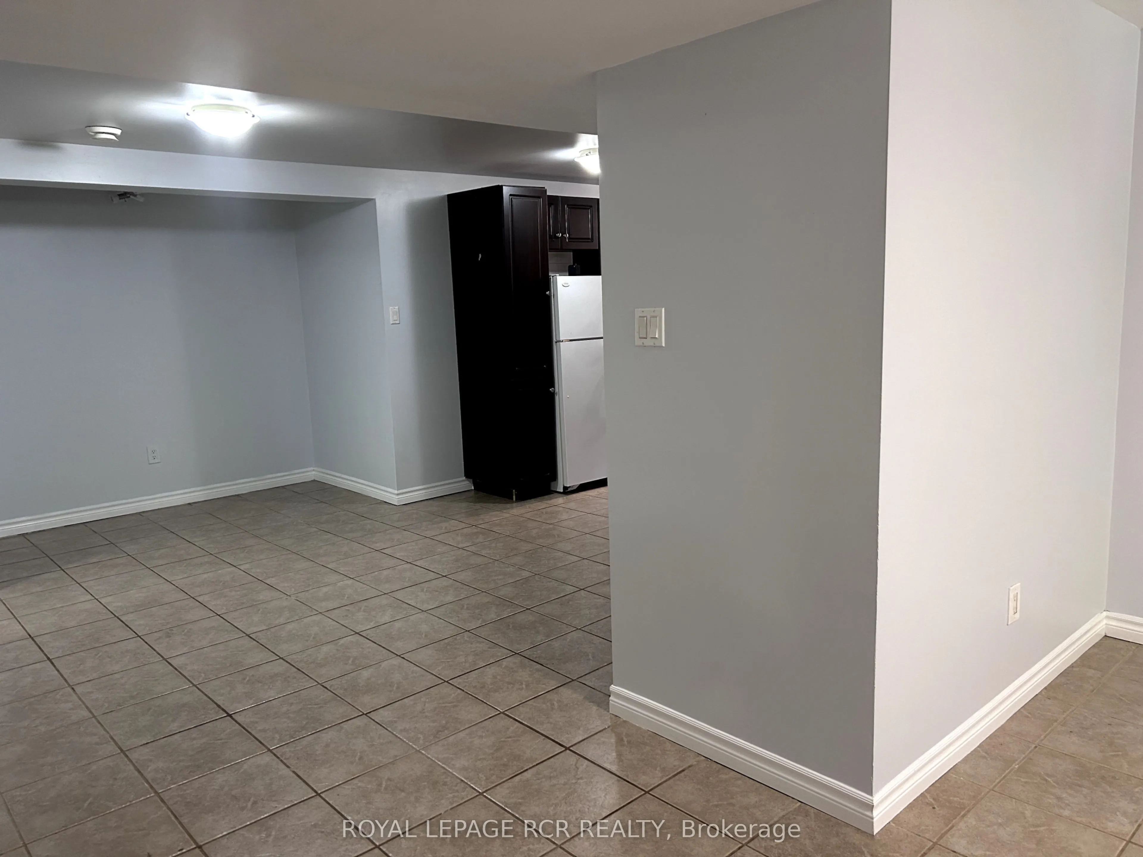 12 Maple Avenue E