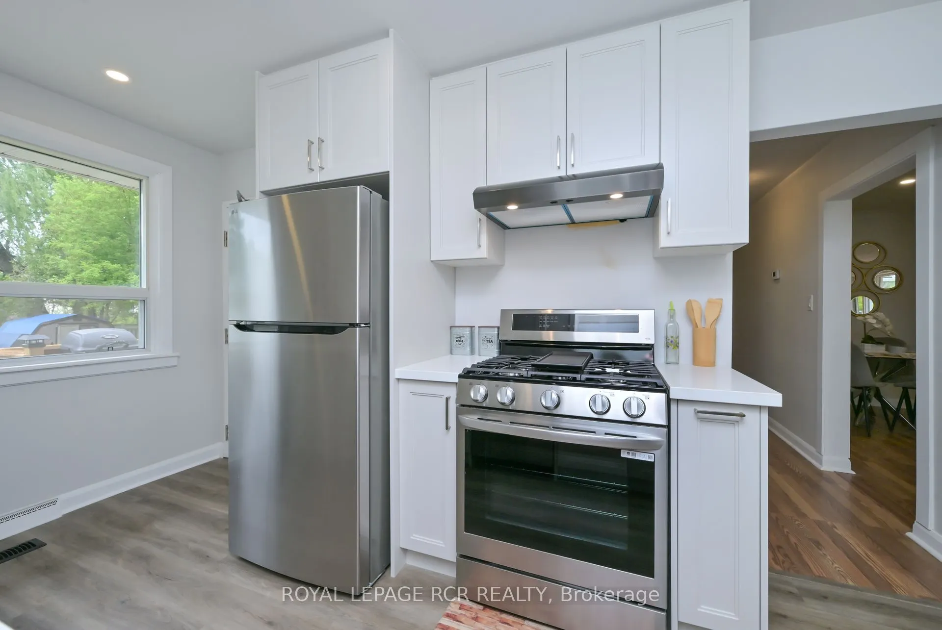 12 Maple Avenue E