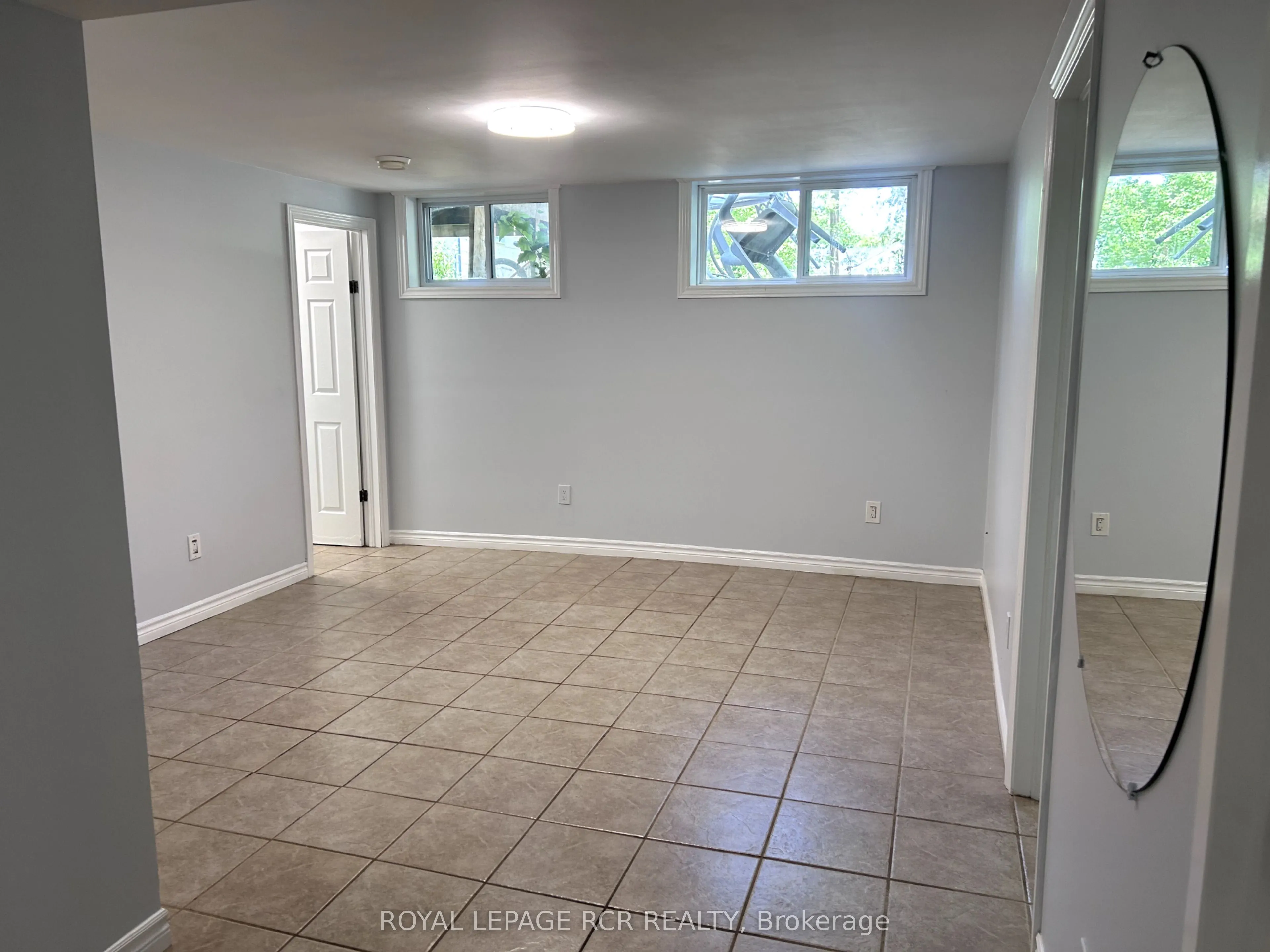 12 Maple Avenue E