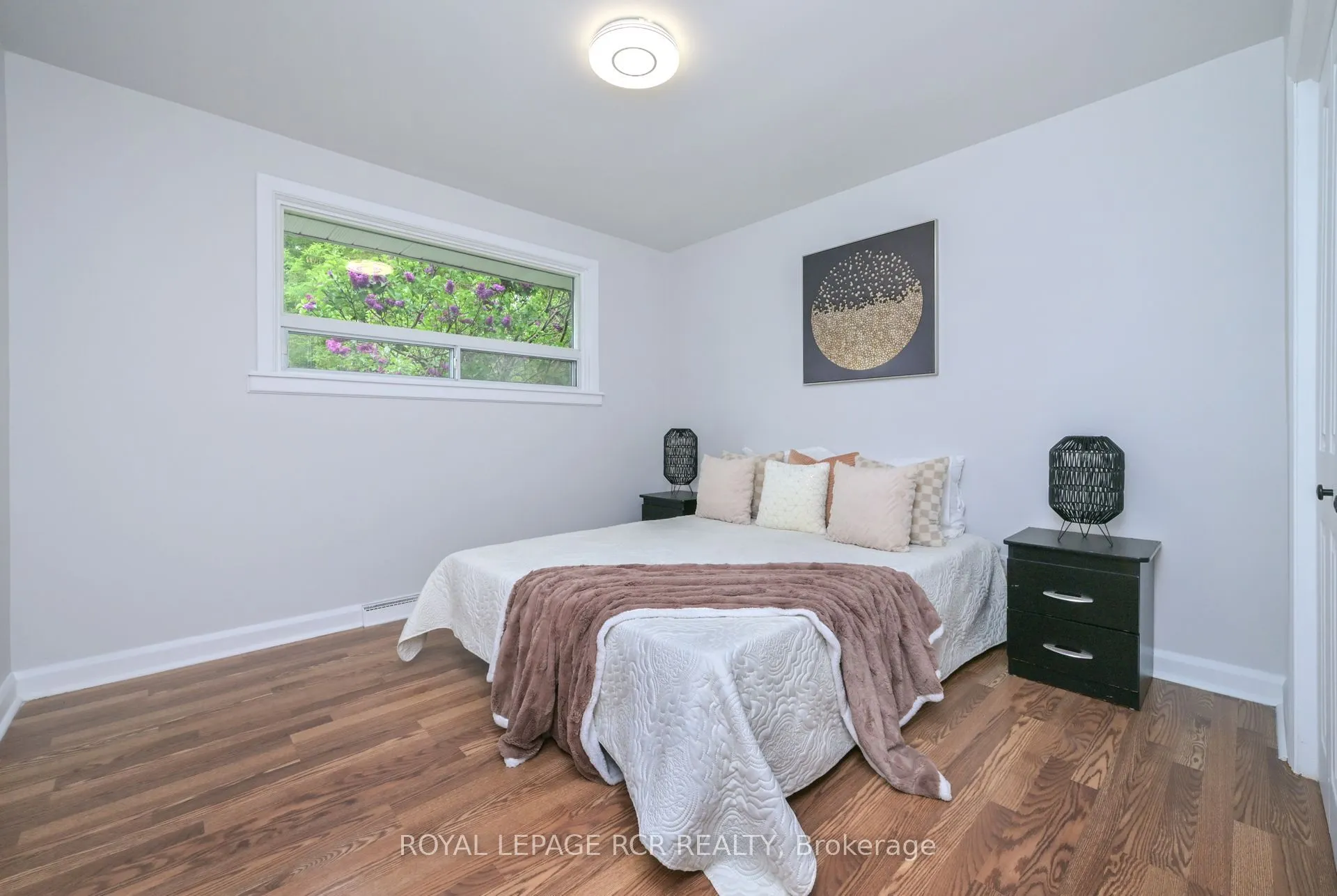 12 Maple Avenue E
