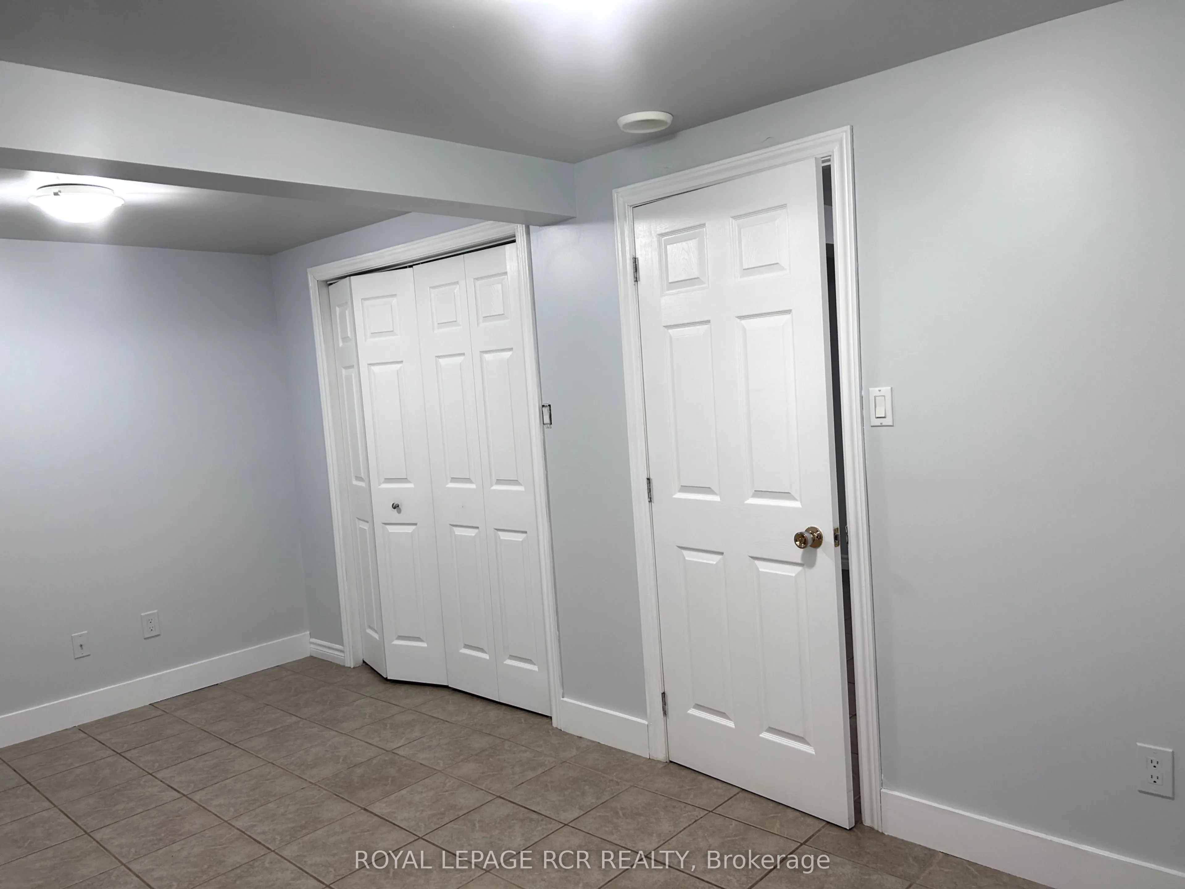 12 Maple Avenue E