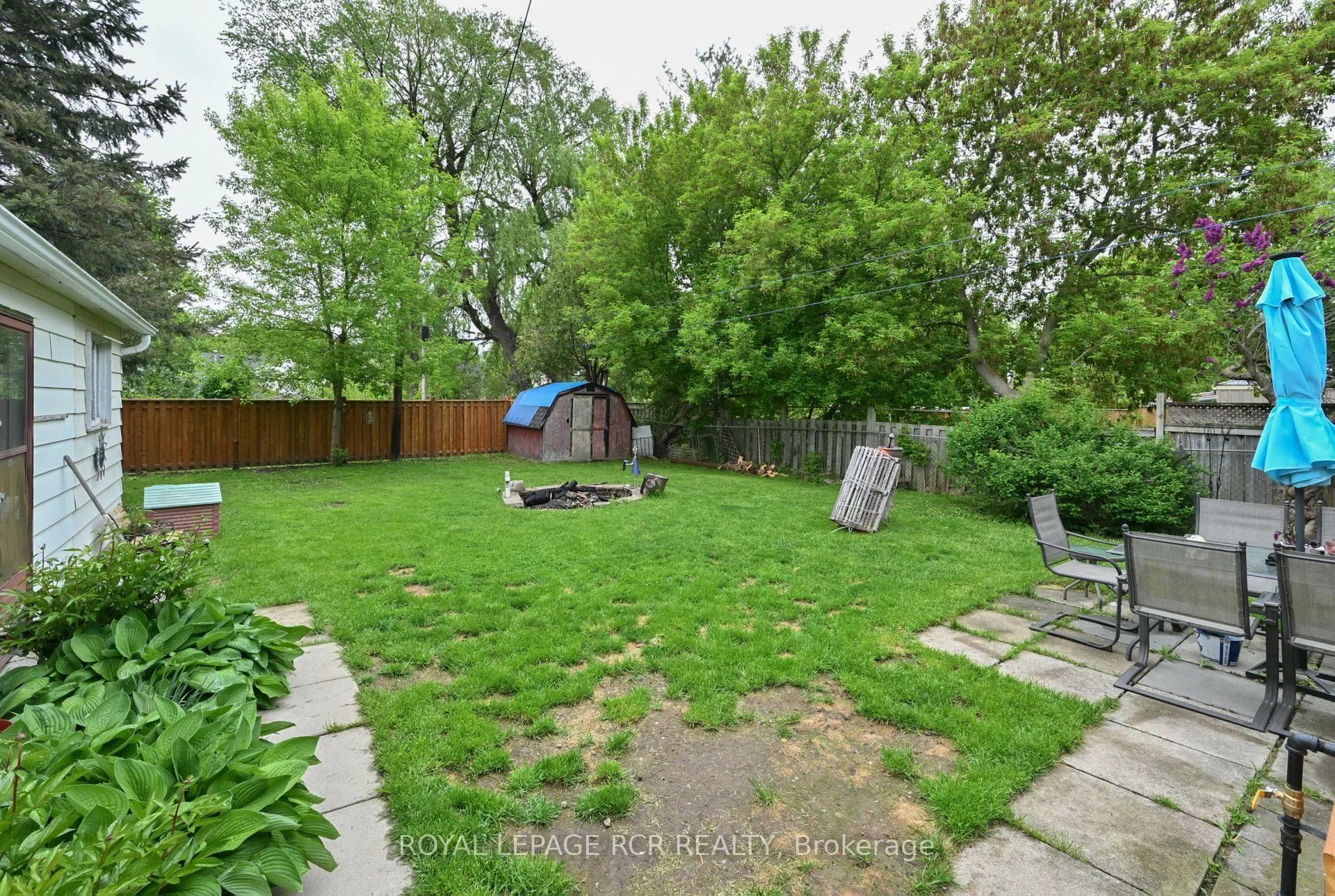 12 Maple Avenue E