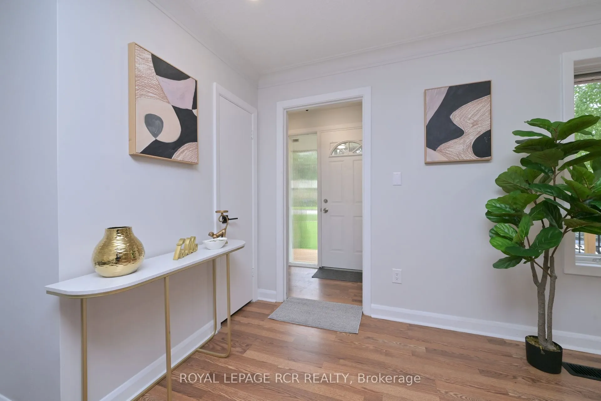 12 Maple Avenue E