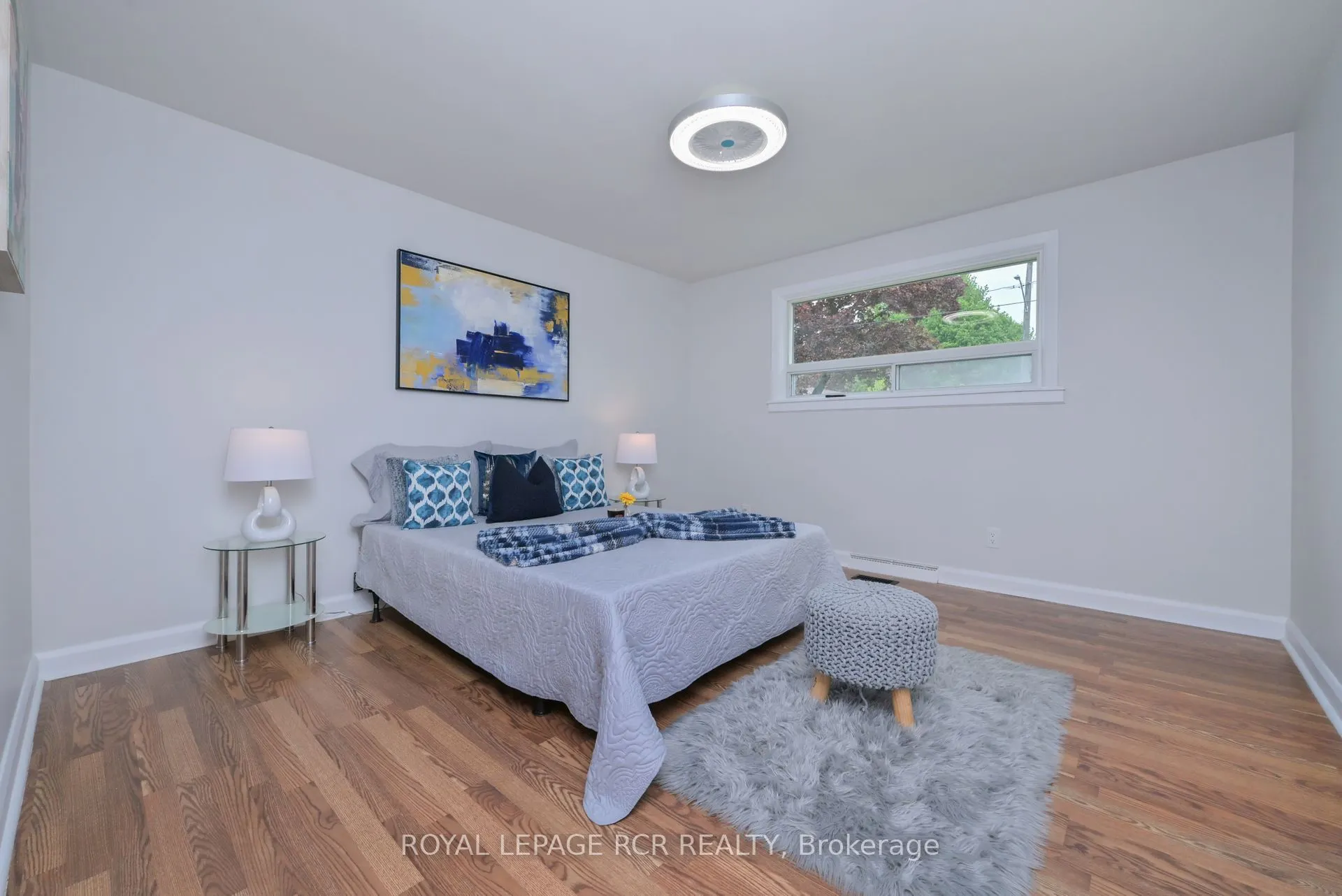 12 Maple Avenue E