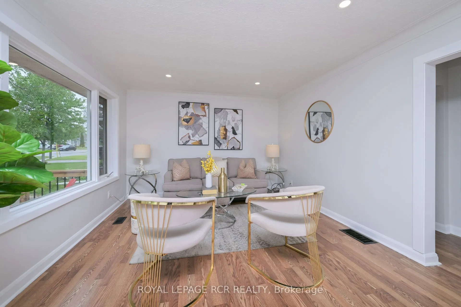 12 Maple Avenue E