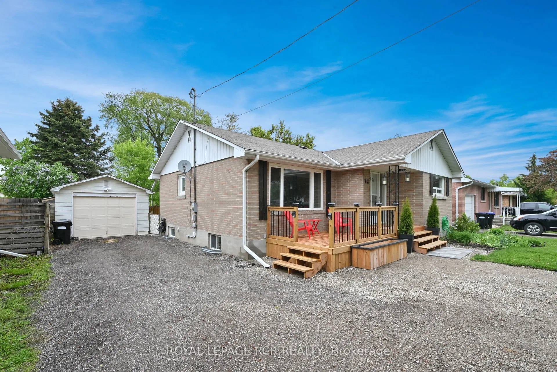 12 Maple Avenue E