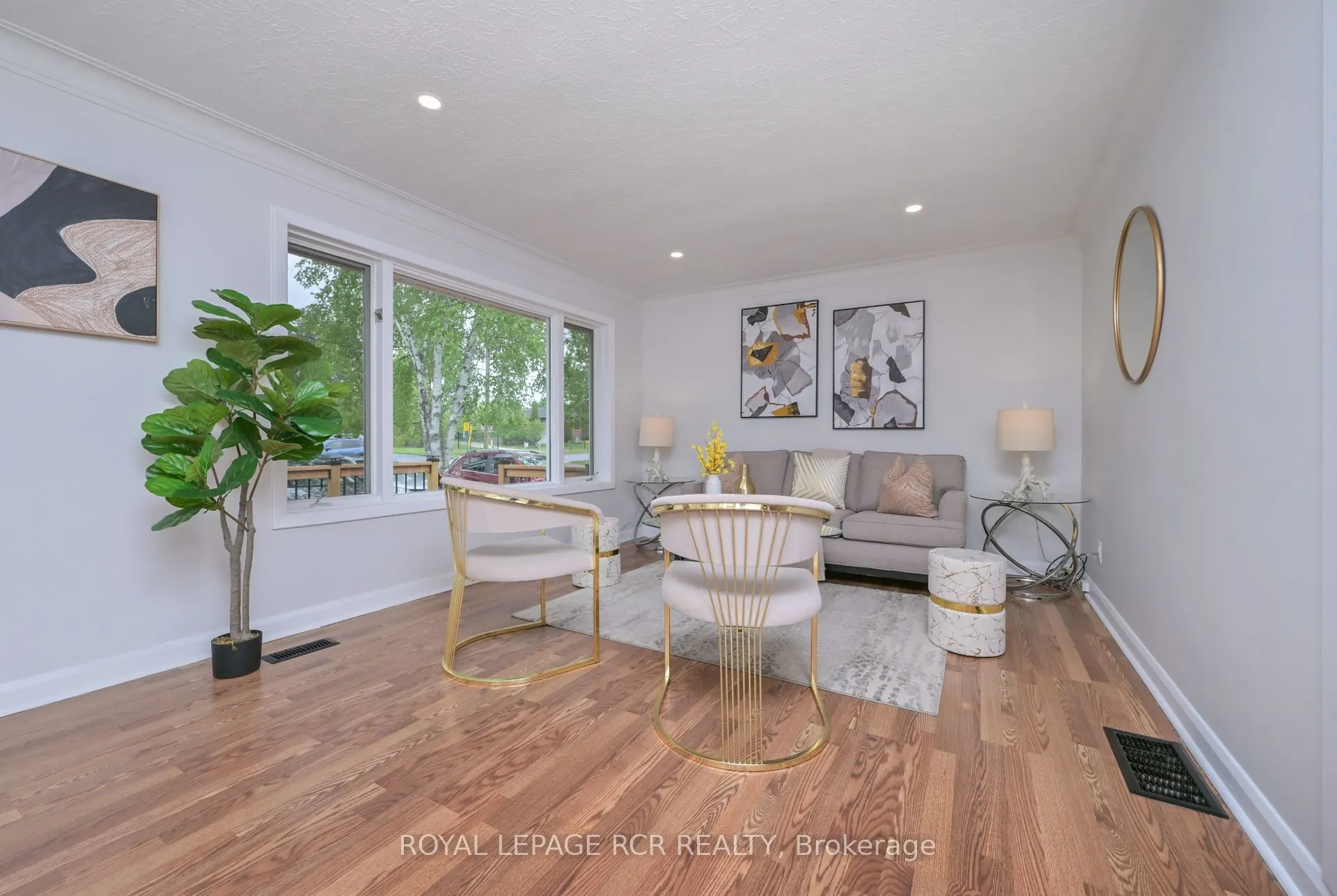 12 Maple Avenue E