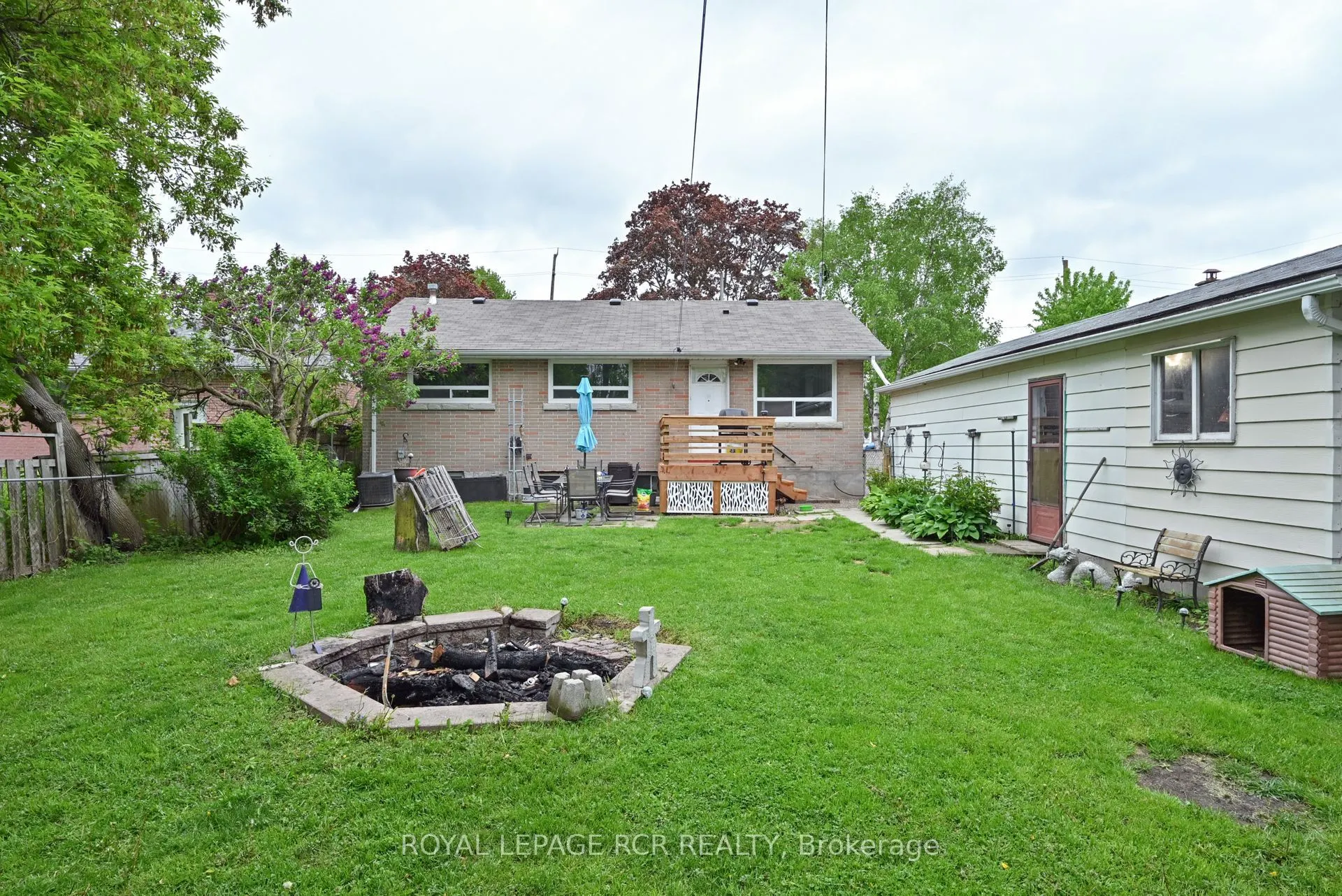 12 Maple Avenue E