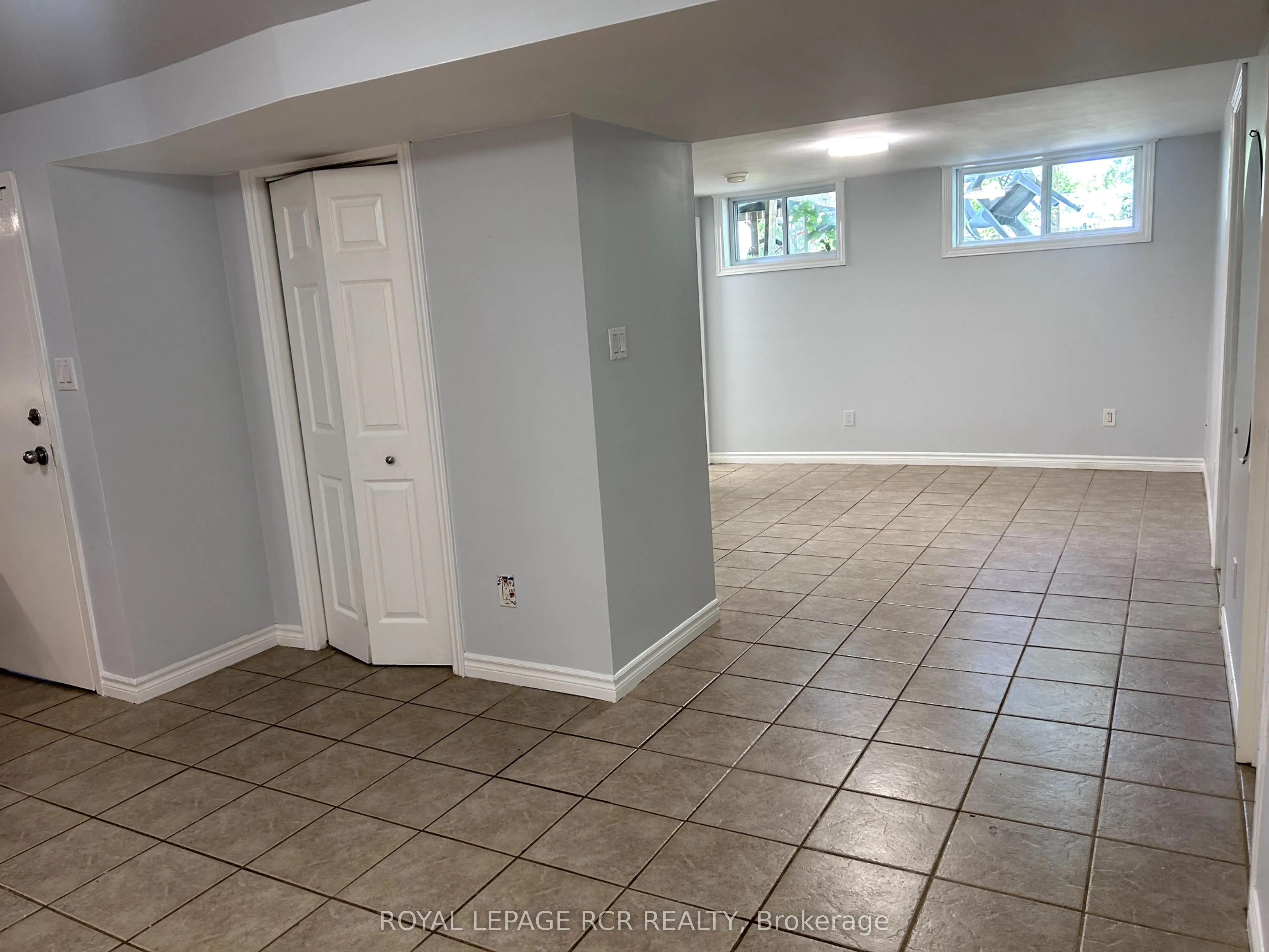 12 Maple Avenue E