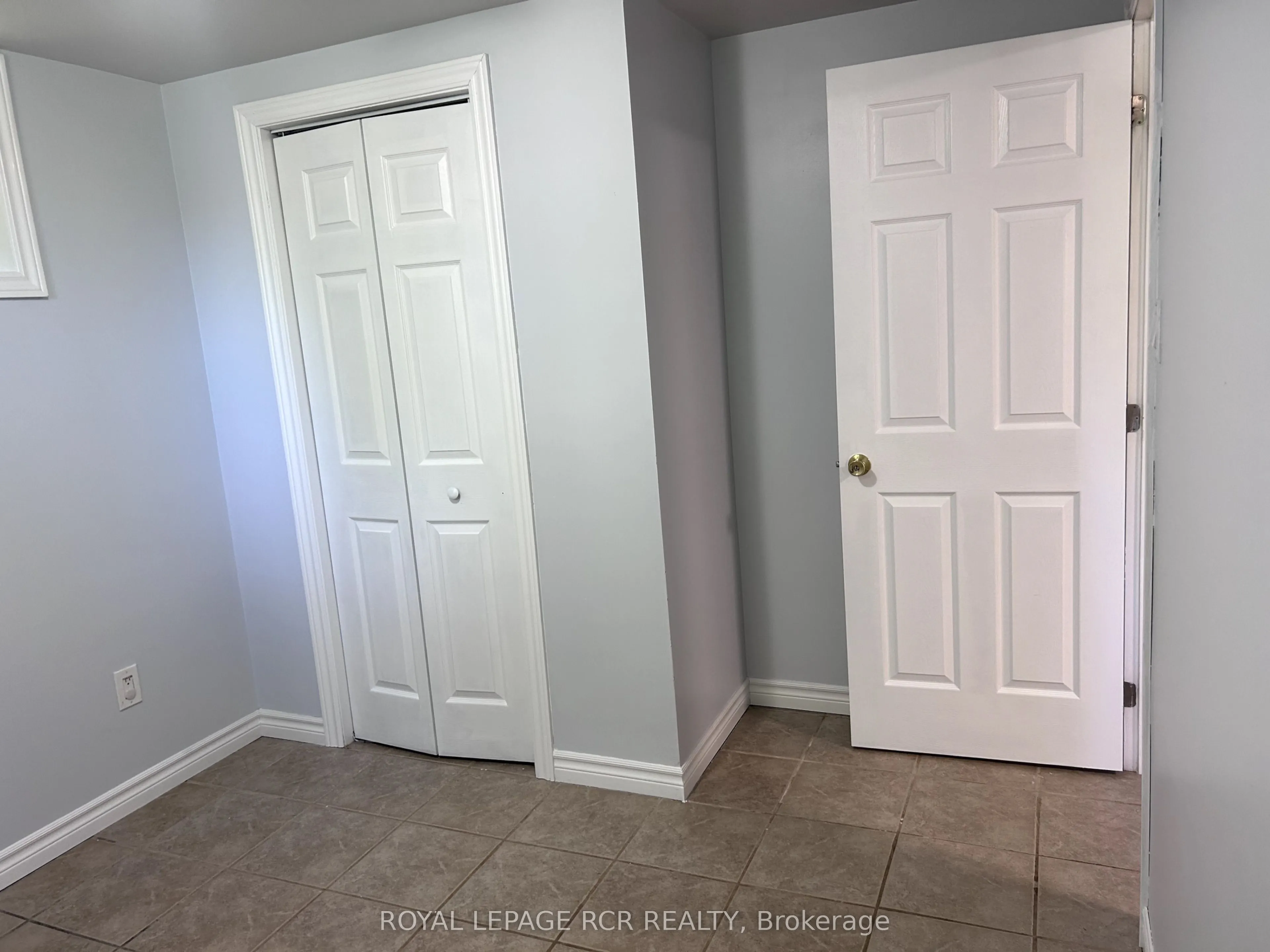 12 Maple Avenue E