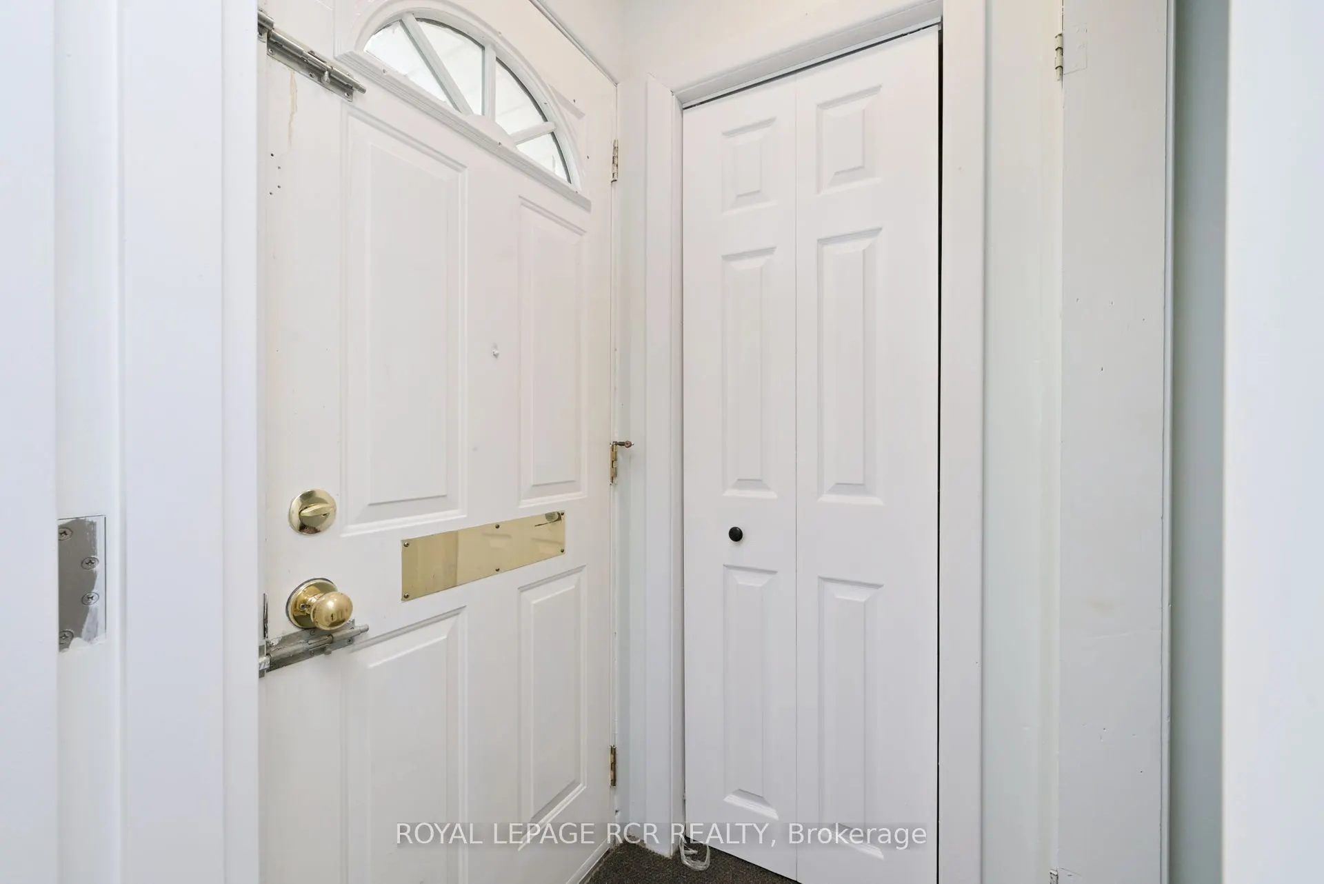 12 Maple Avenue E