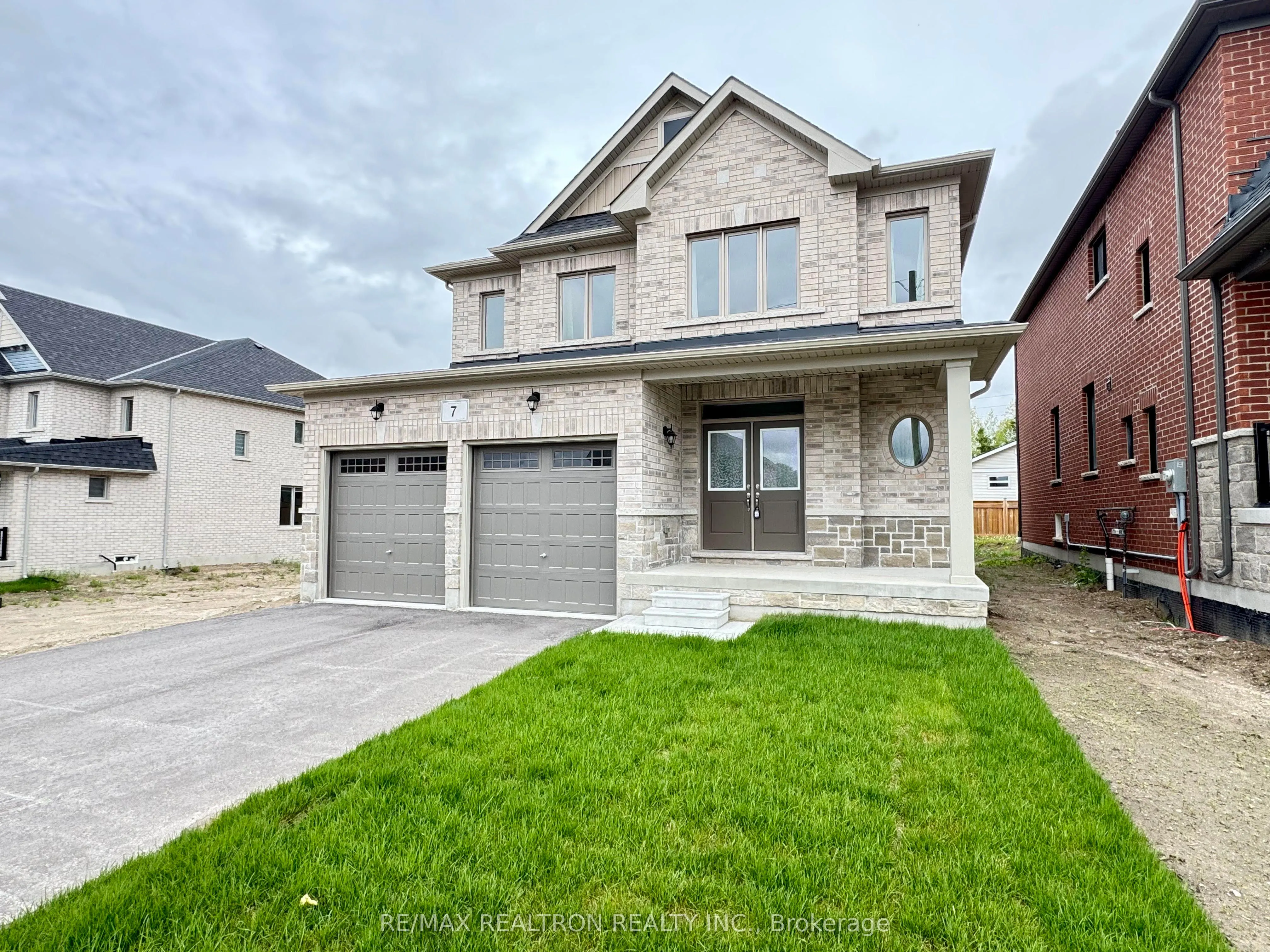 7 Wakefield Boulevard