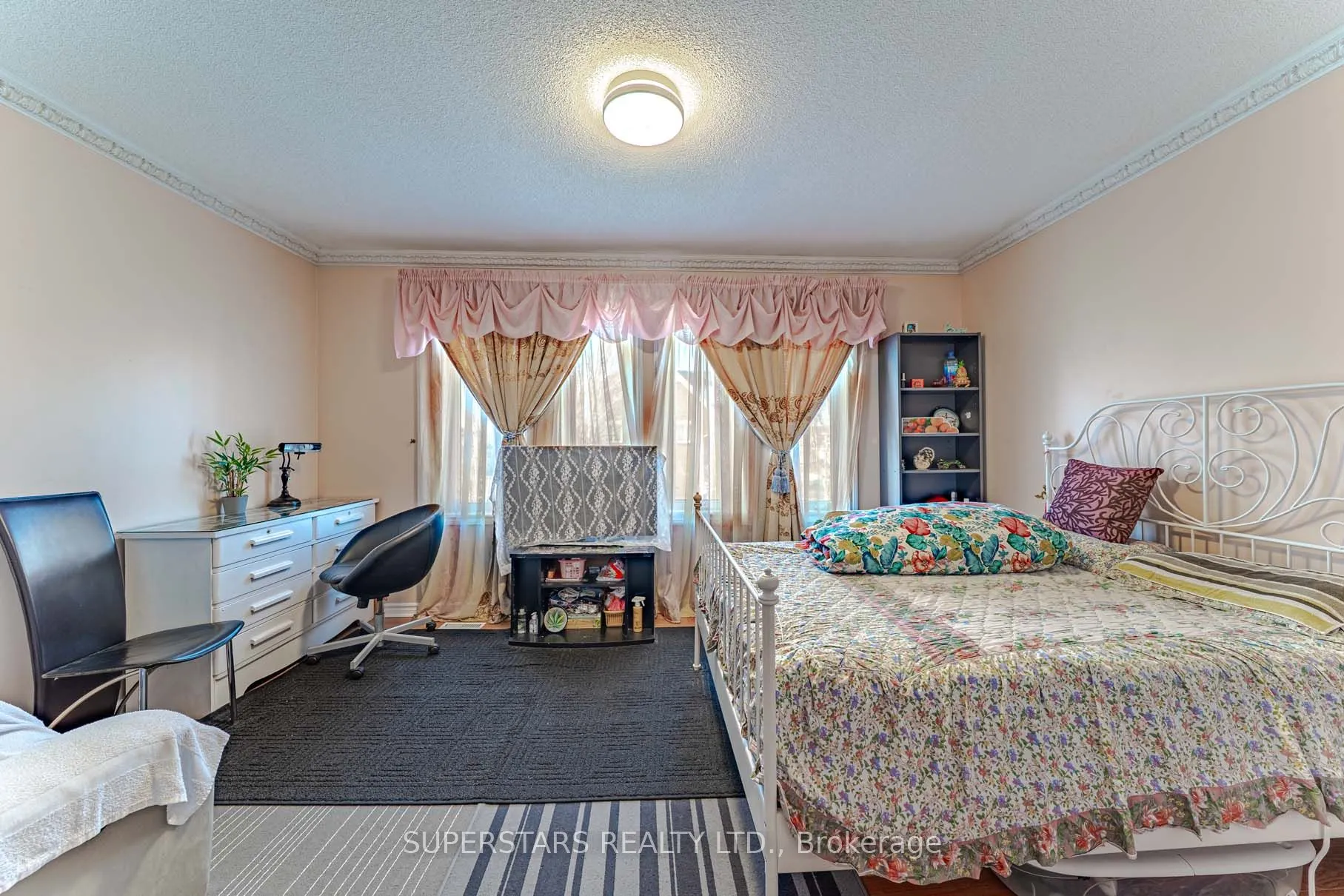 25 Eastpine Drive