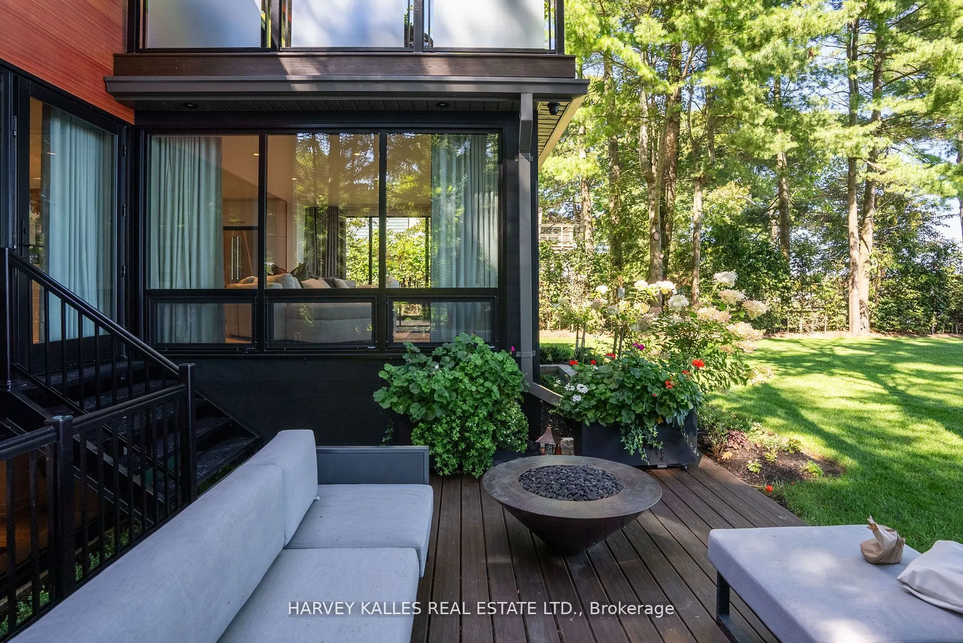 3203 Summer Place