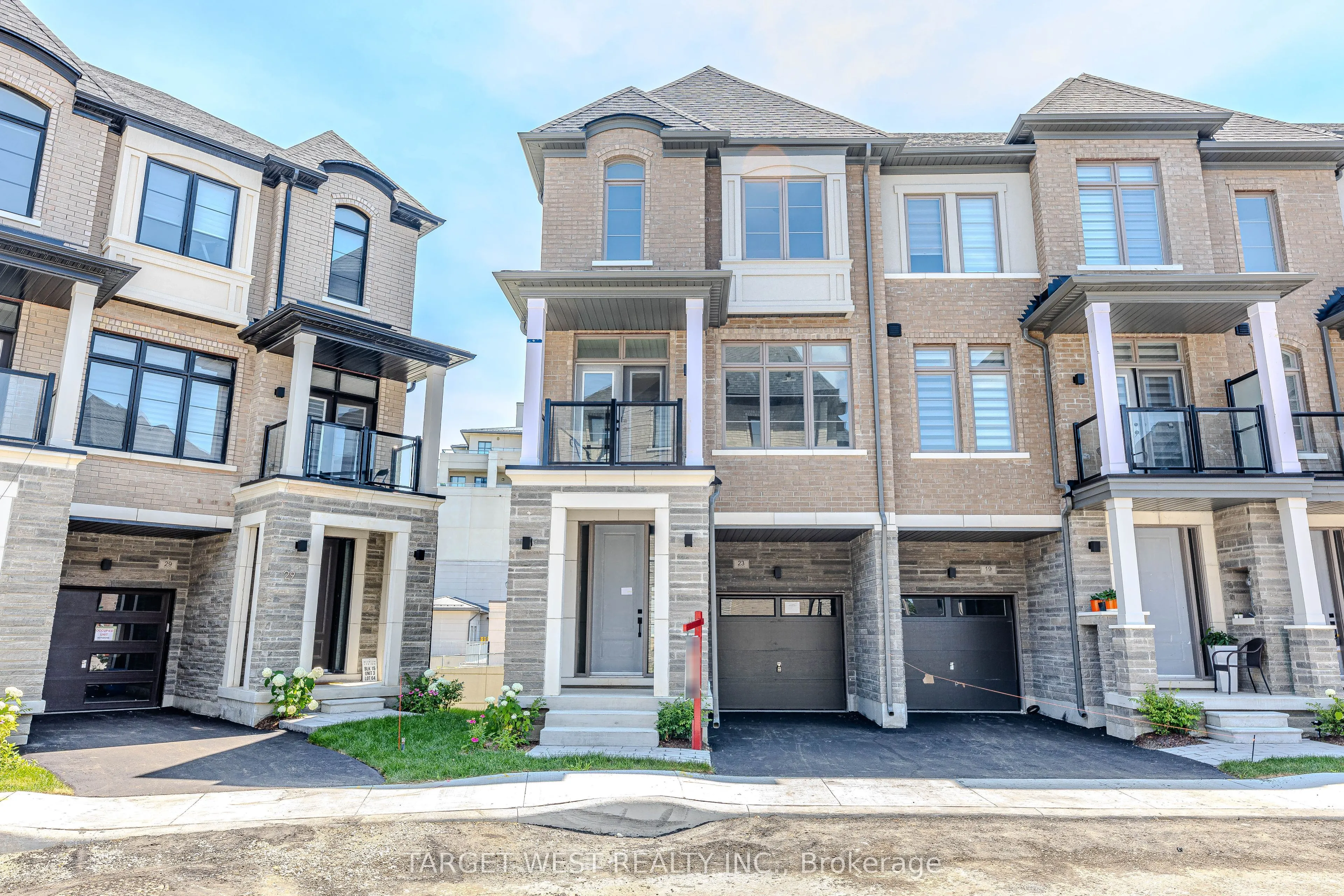 23 Archambault Way