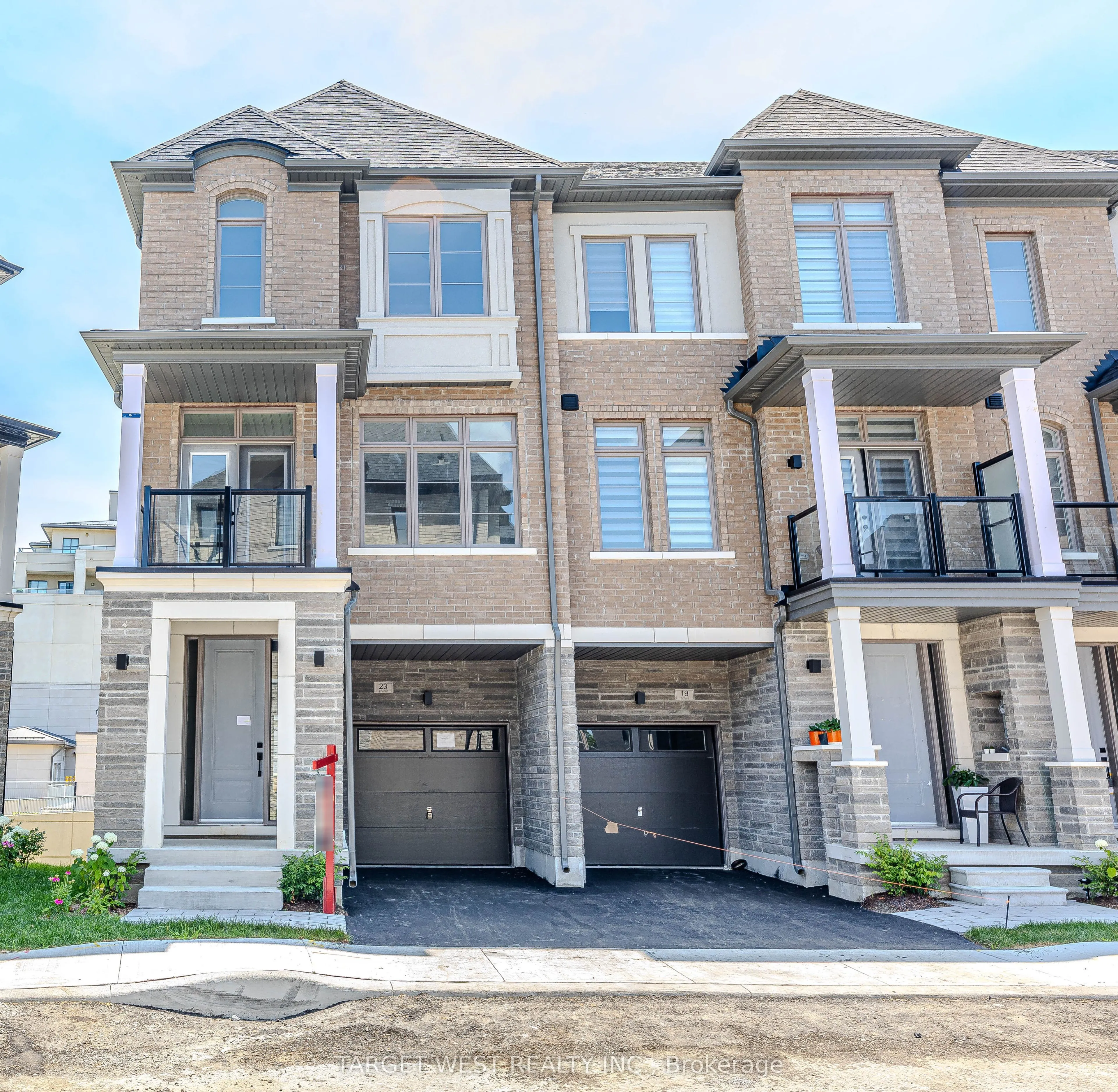 23 Archambault Way