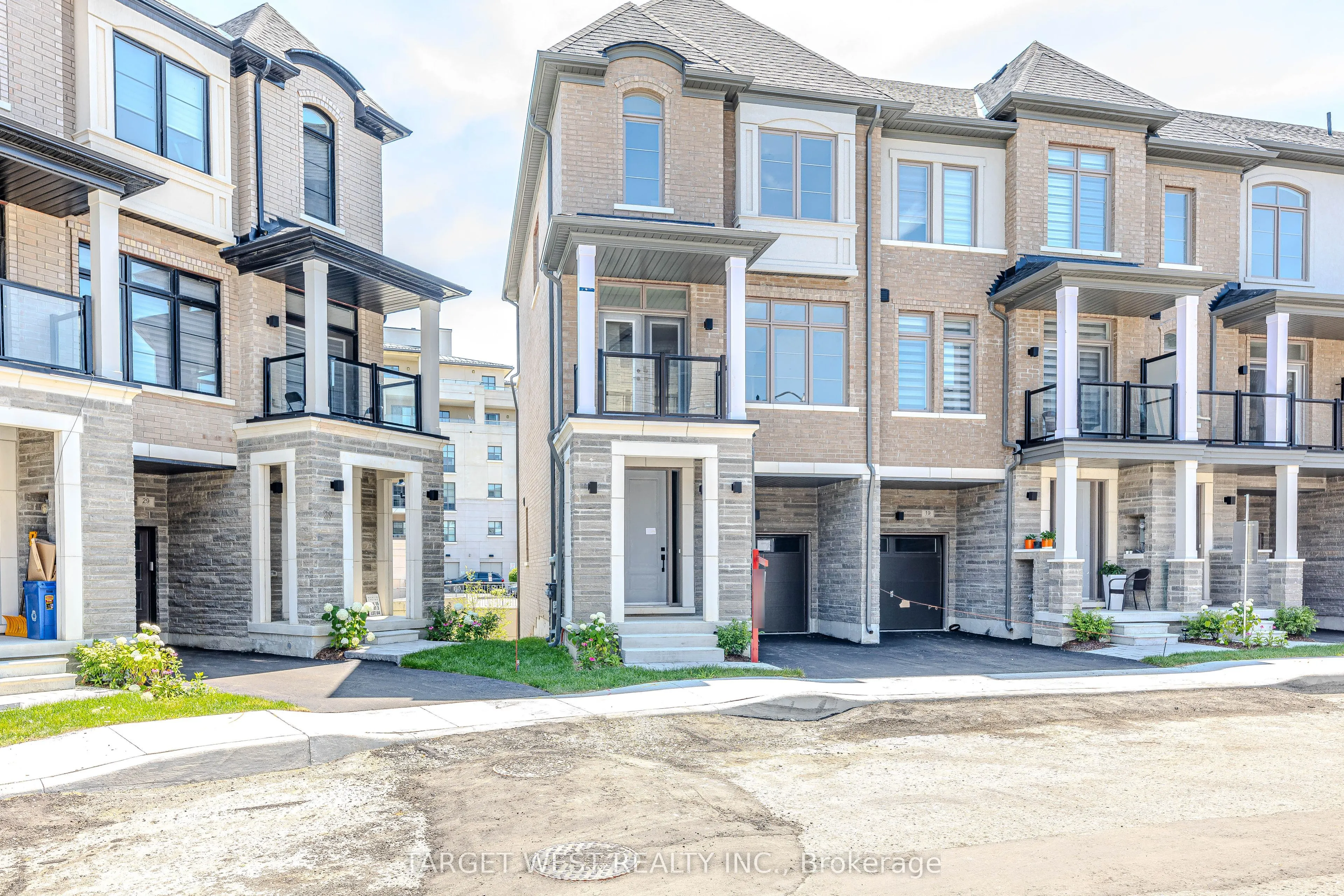 23 Archambault Way
