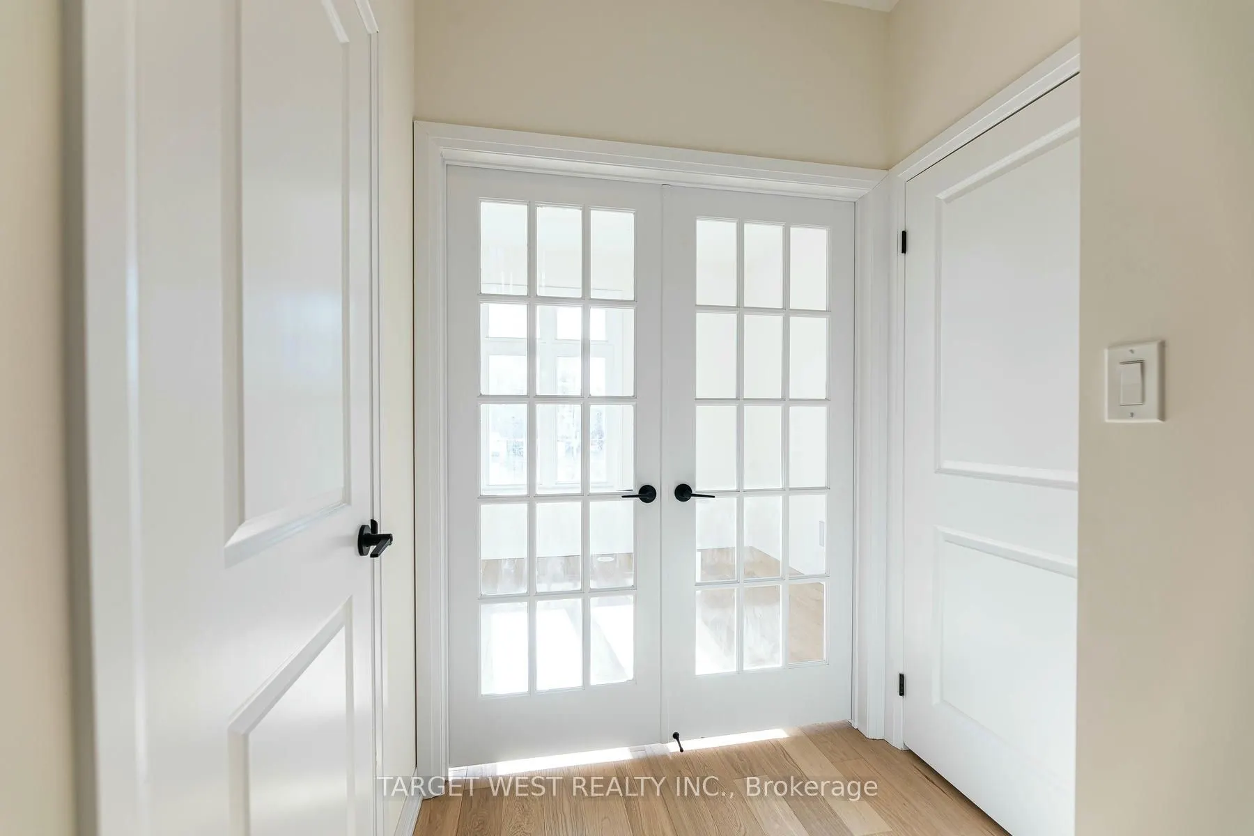 23 Archambault Way