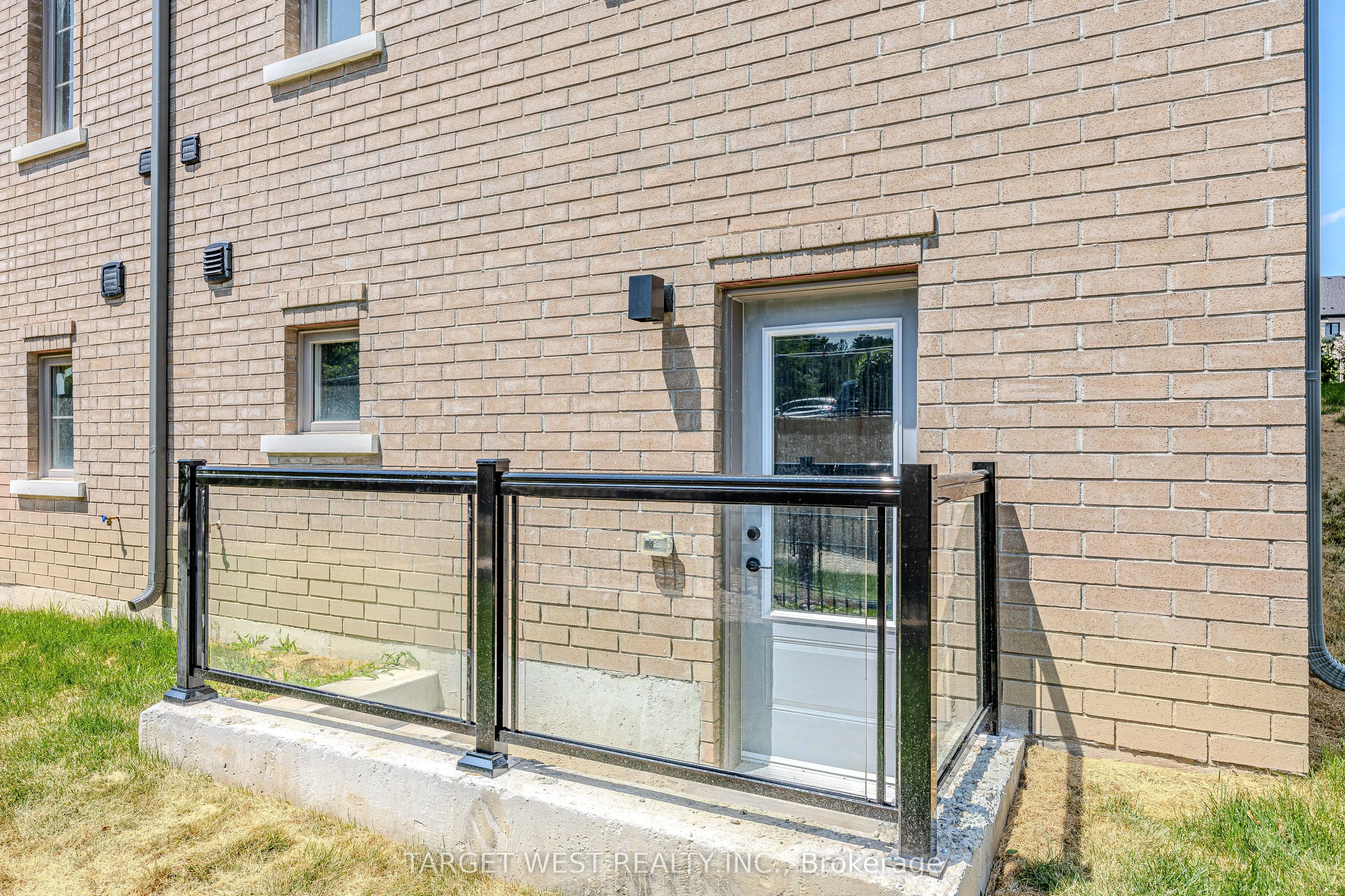 23 Archambault Way