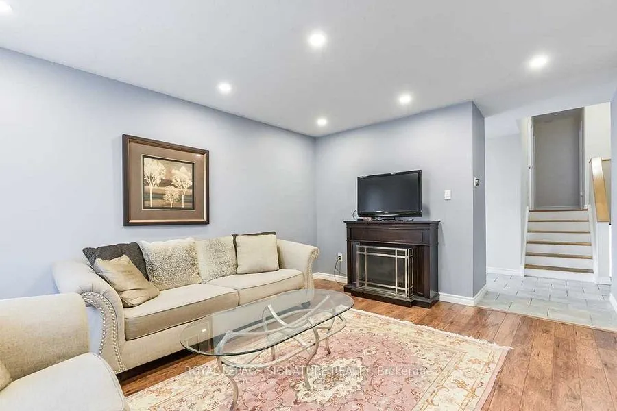 118 Woodpark Place