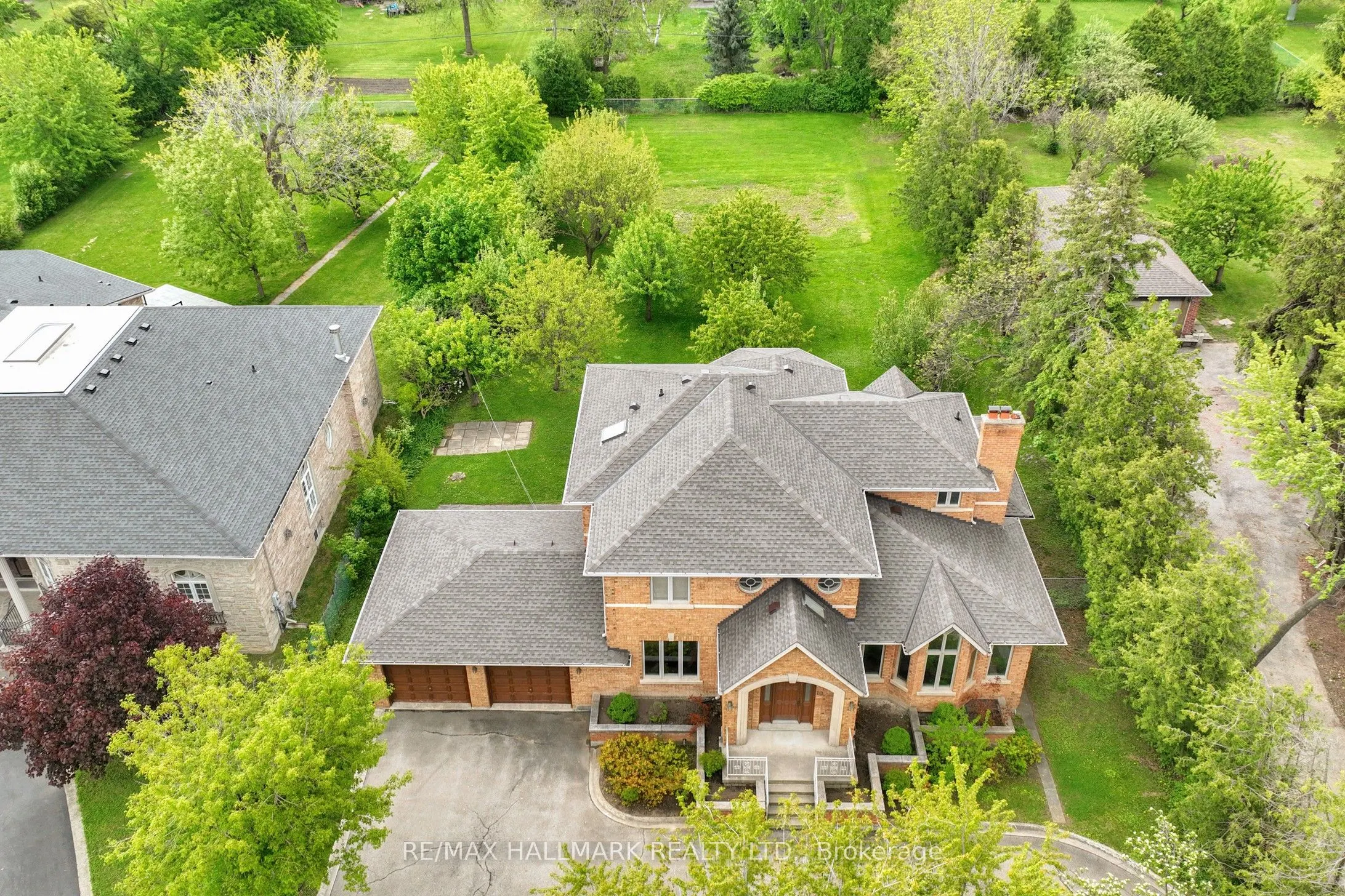 19 Hillside Avenue