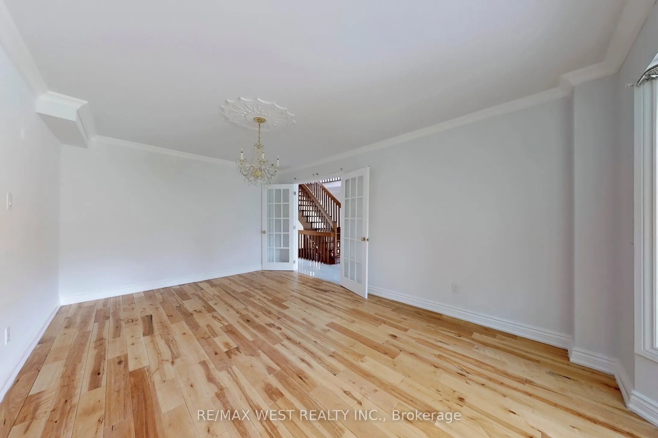 16 Prince Edward Boulevard
