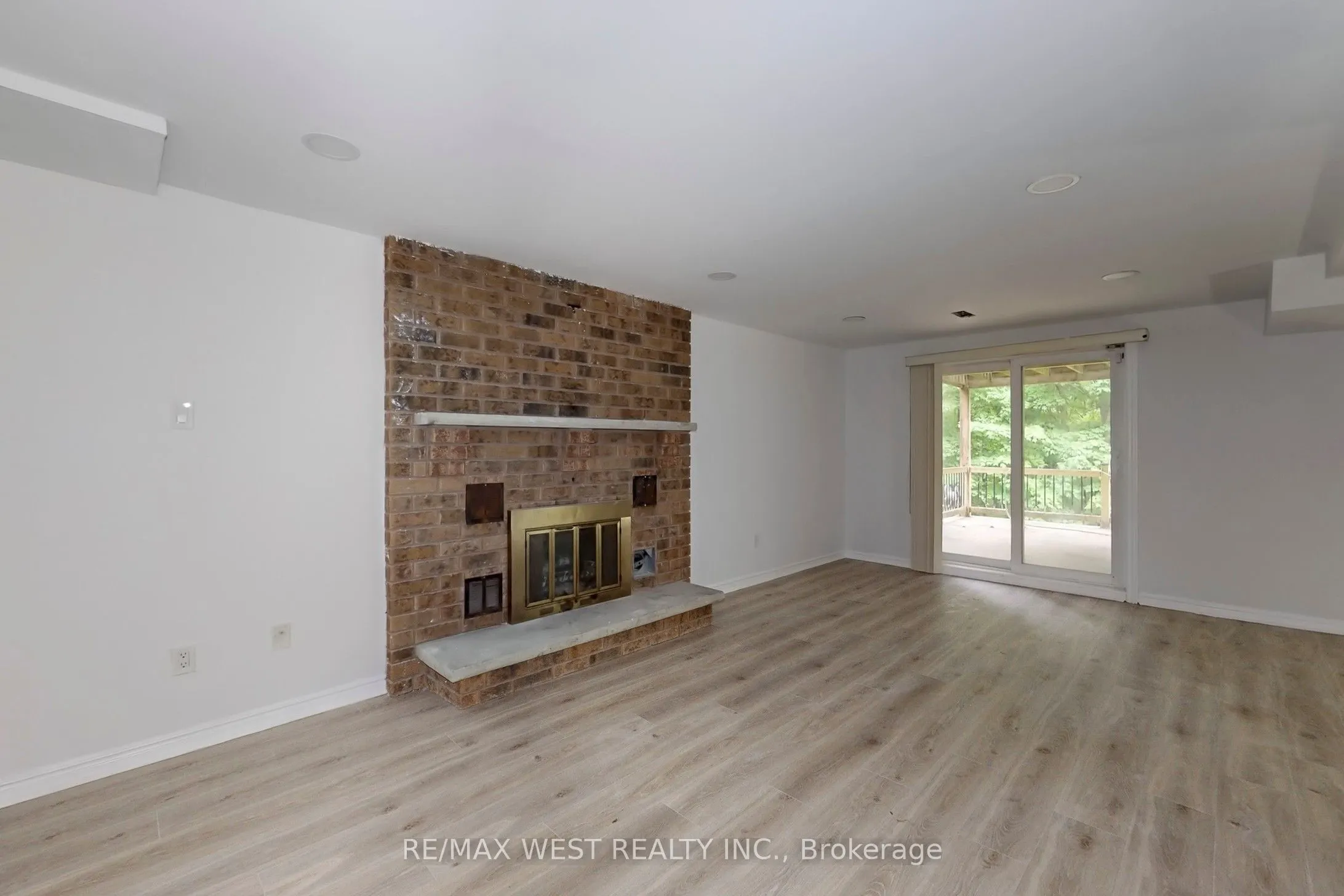 16 Prince Edward Boulevard
