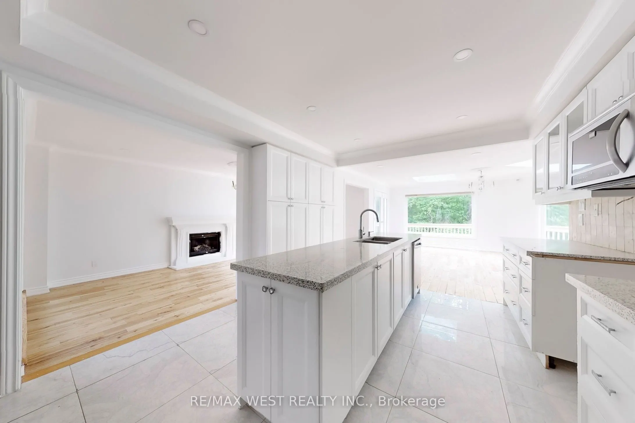 16 Prince Edward Boulevard