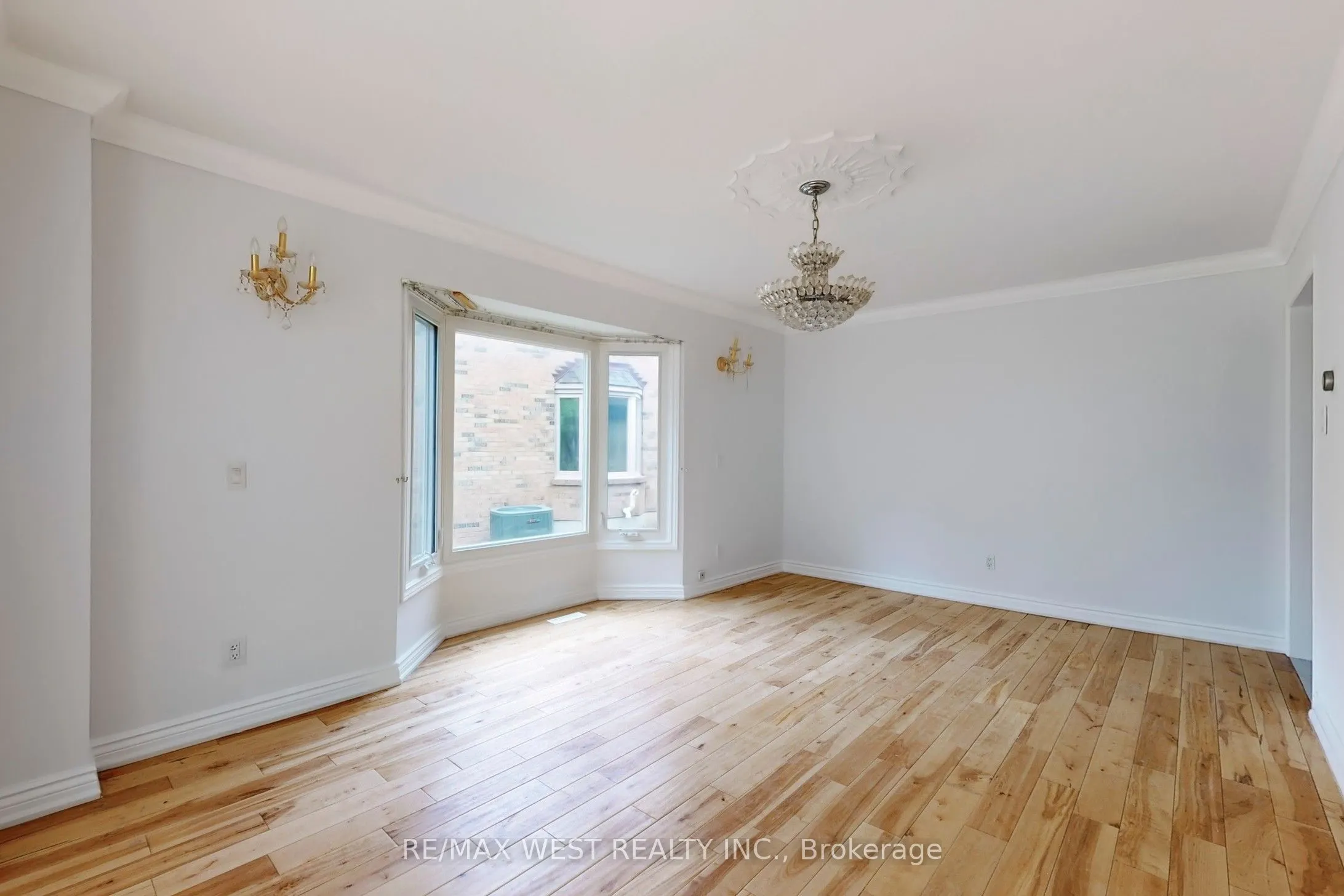 16 Prince Edward Boulevard