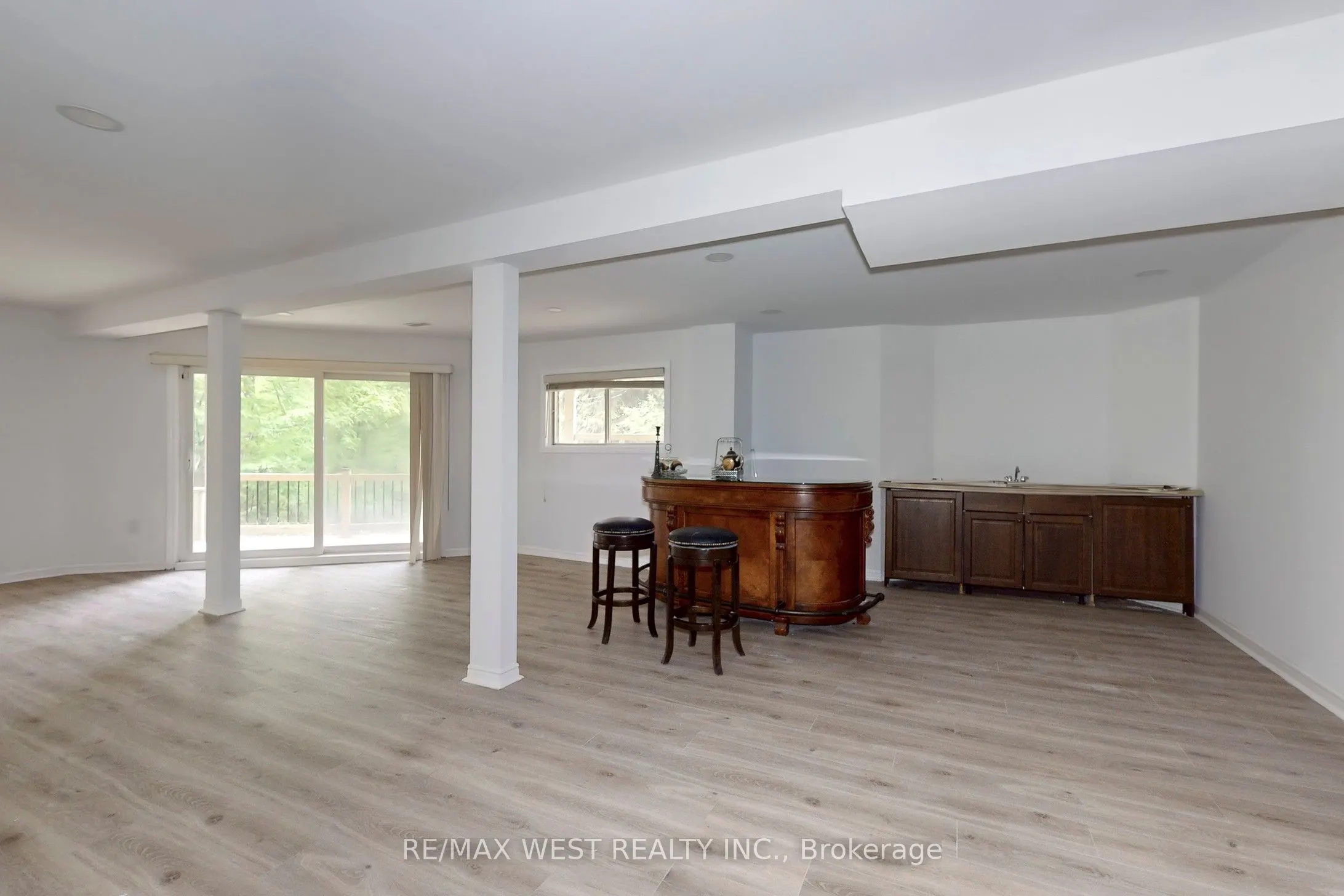 16 Prince Edward Boulevard