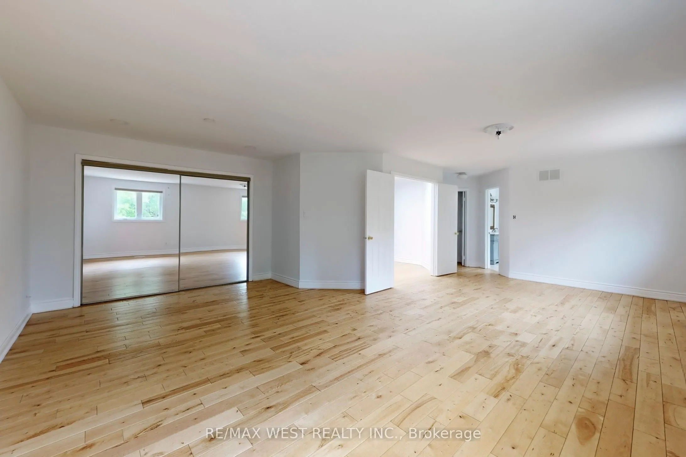 16 Prince Edward Boulevard