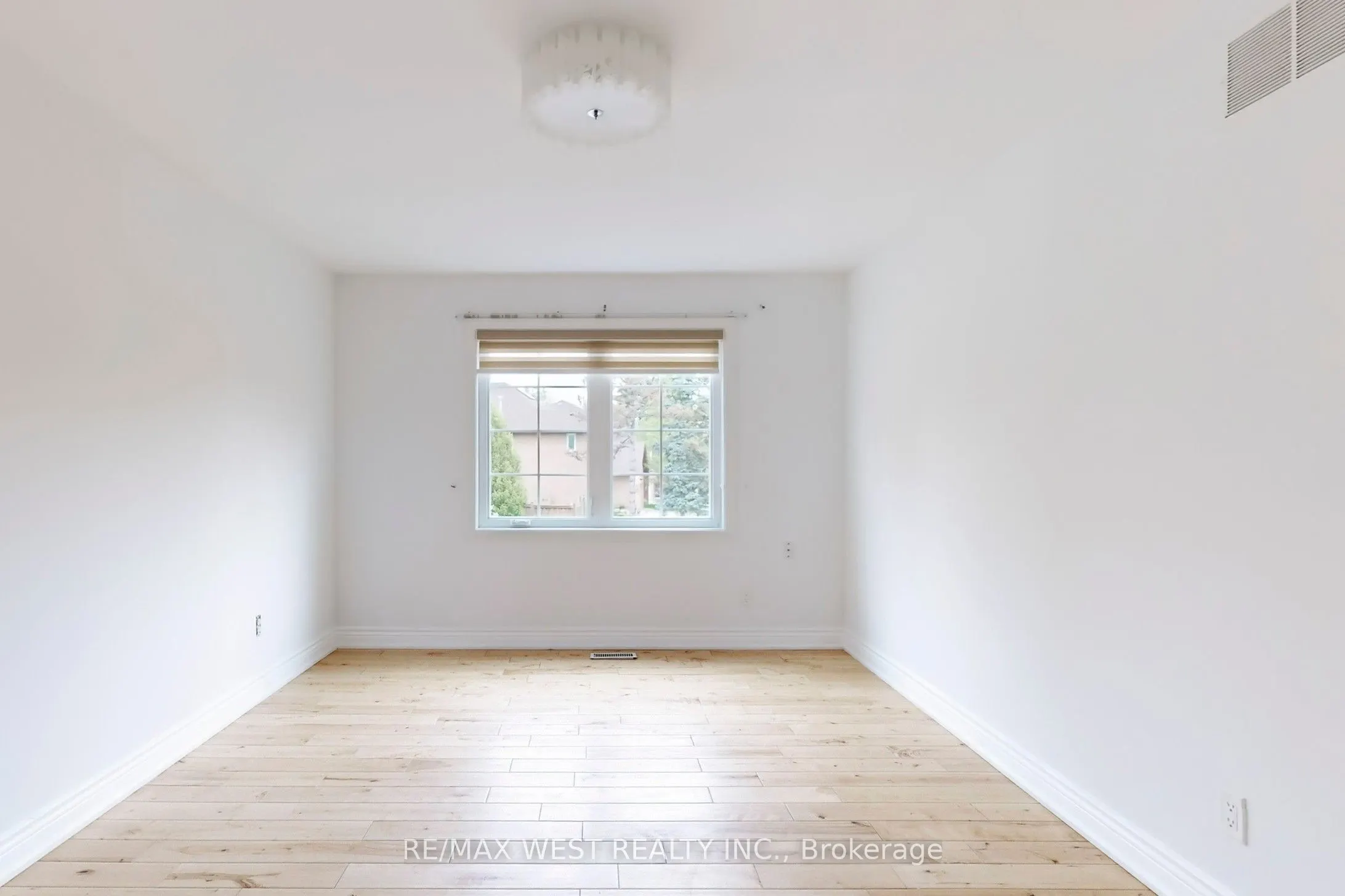 16 Prince Edward Boulevard