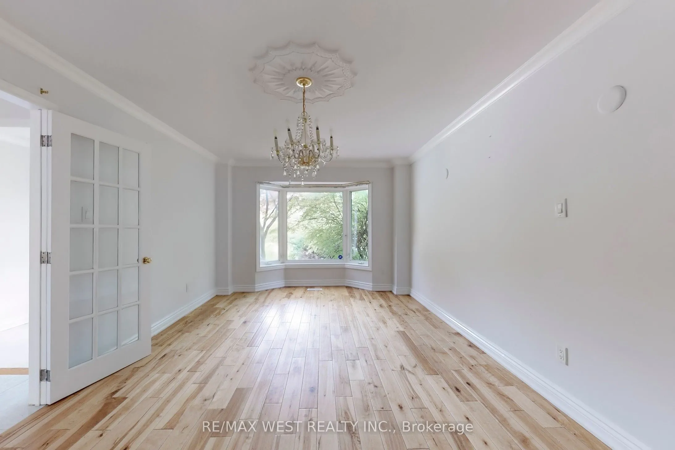 16 Prince Edward Boulevard